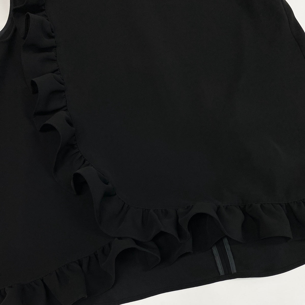 70g1 《極美品》 YOKO CHAN ヨーコチャン 2025年モデル ノースリーブ ラップフリルブラウス YCB-225-467 サイズF ブラックt18r