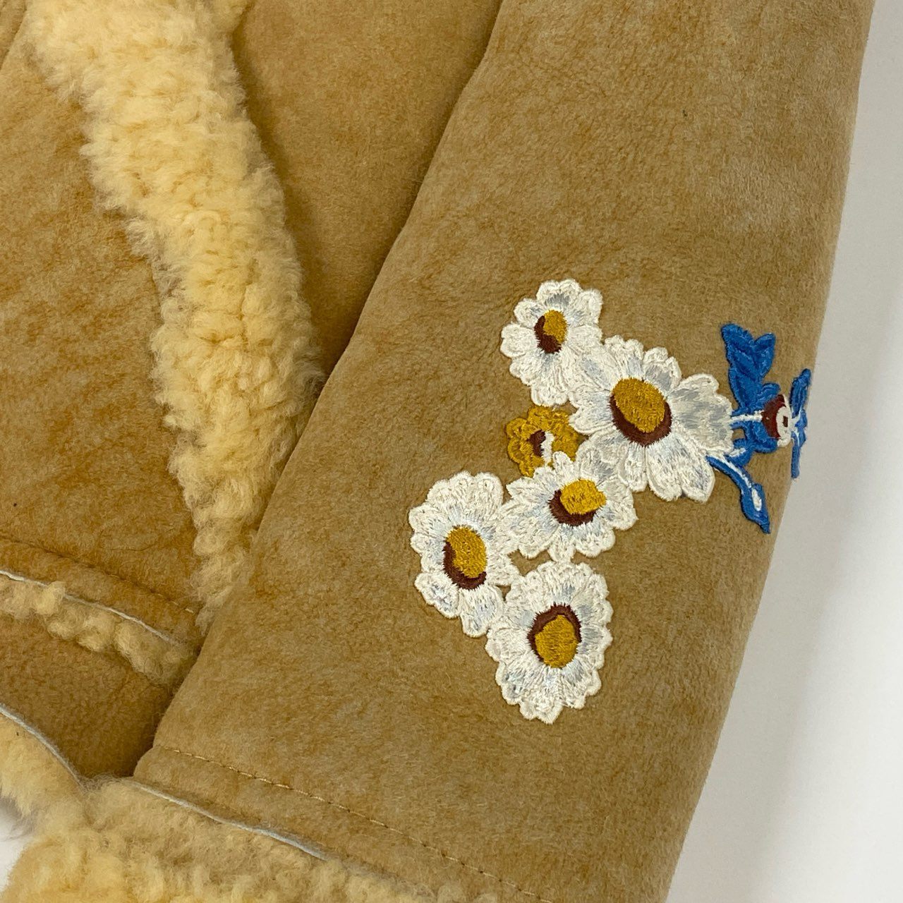 53a19 COACH コーチ Eagle Raggedy Shearling Jacket ムートンジャケット 鷹 花柄刺繍 イタリア製 レディース 女性用 サイズ2 ベージュ 本革 羊革u02t