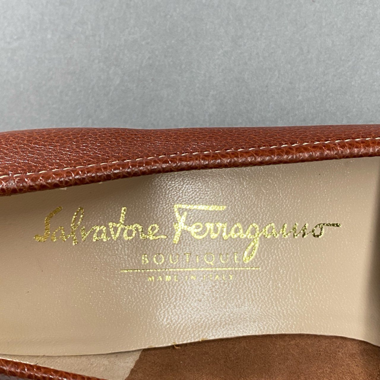 9i20 《美品》 Salvatore Ferragamo サルヴァトーレ フェラガモ VARA ヴァラ レザー ローファー 8 1/2 ブラウン Leather イタリア製 シューズ