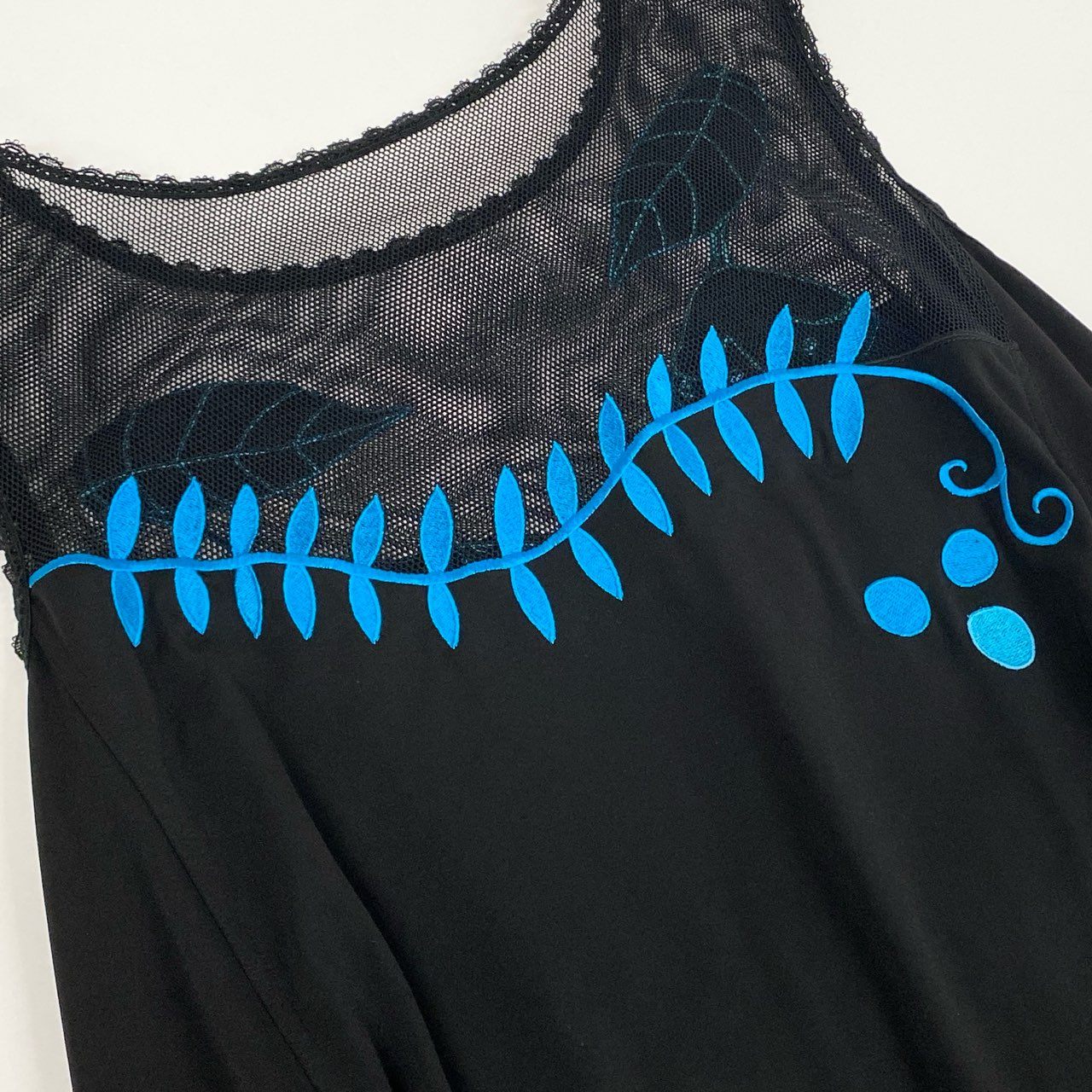 41k26 《美品》TOKUKO 1er VOL トクコプルミエヴォル ノースリーブワンピース メッシュ切替 フラワーモチーフ 刺繍 サイドギャザー レディース 女性用 9 ブラックu02t