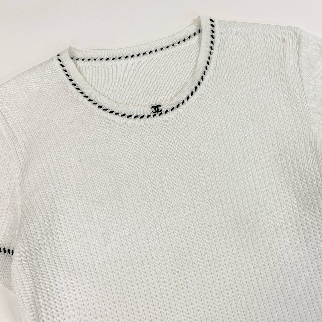 Cb19 CHANEL ヴィンテージ シャネル 1996年 スモール ココマーク リブニット タイトTシャツ サイズ38 ホワイト レディース トップスta1