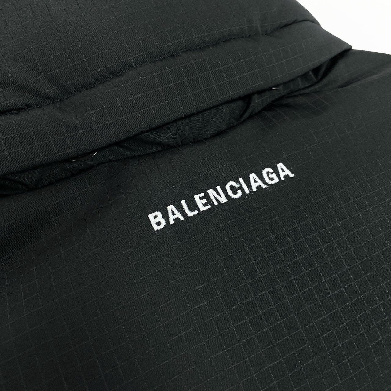 3k28 《タグ付き》 BALENCIAGA バレンシアガ バックロゴ リップストップ パファージャケット アウター 20AW 621982 44 ブラック メンズu02t