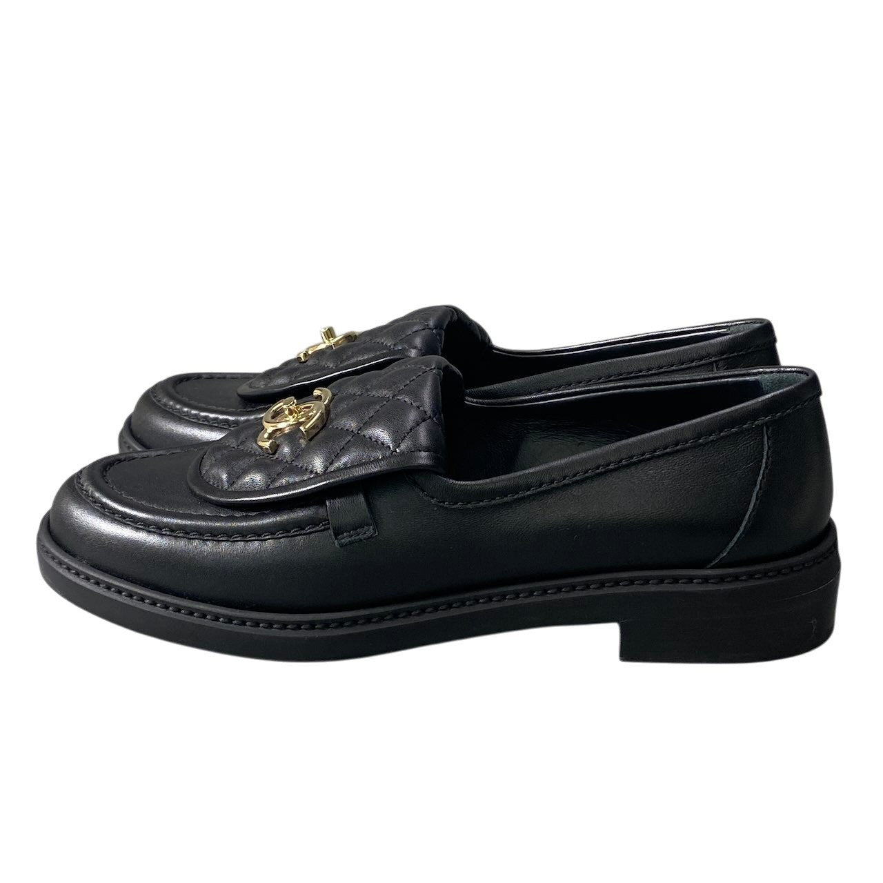 《極美品》 CHANEL シャネル マトラッセ ターンロック ローファー CC Quilted Turnlock Loafer G36646 38 1/2 ブラック 箱付きt18r