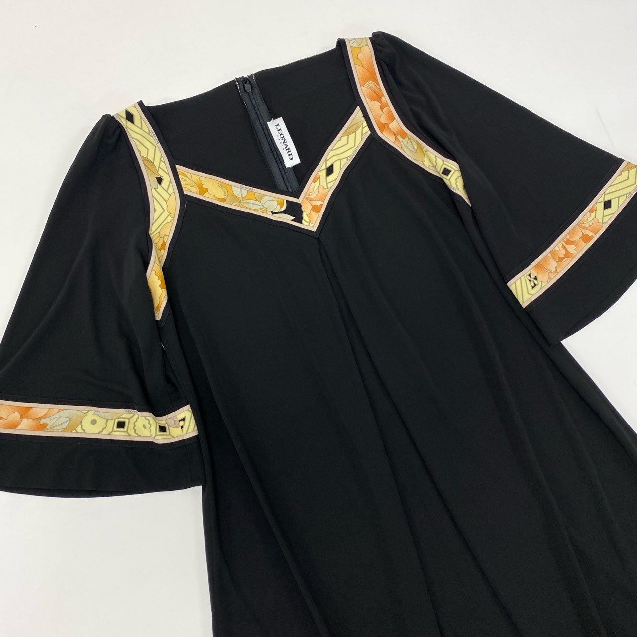 38k16 LEONARD レオナール 五分袖ワンピース フレアワンピース  膝丈 スクエアVネック 42サイズ ブラック レディースu02t