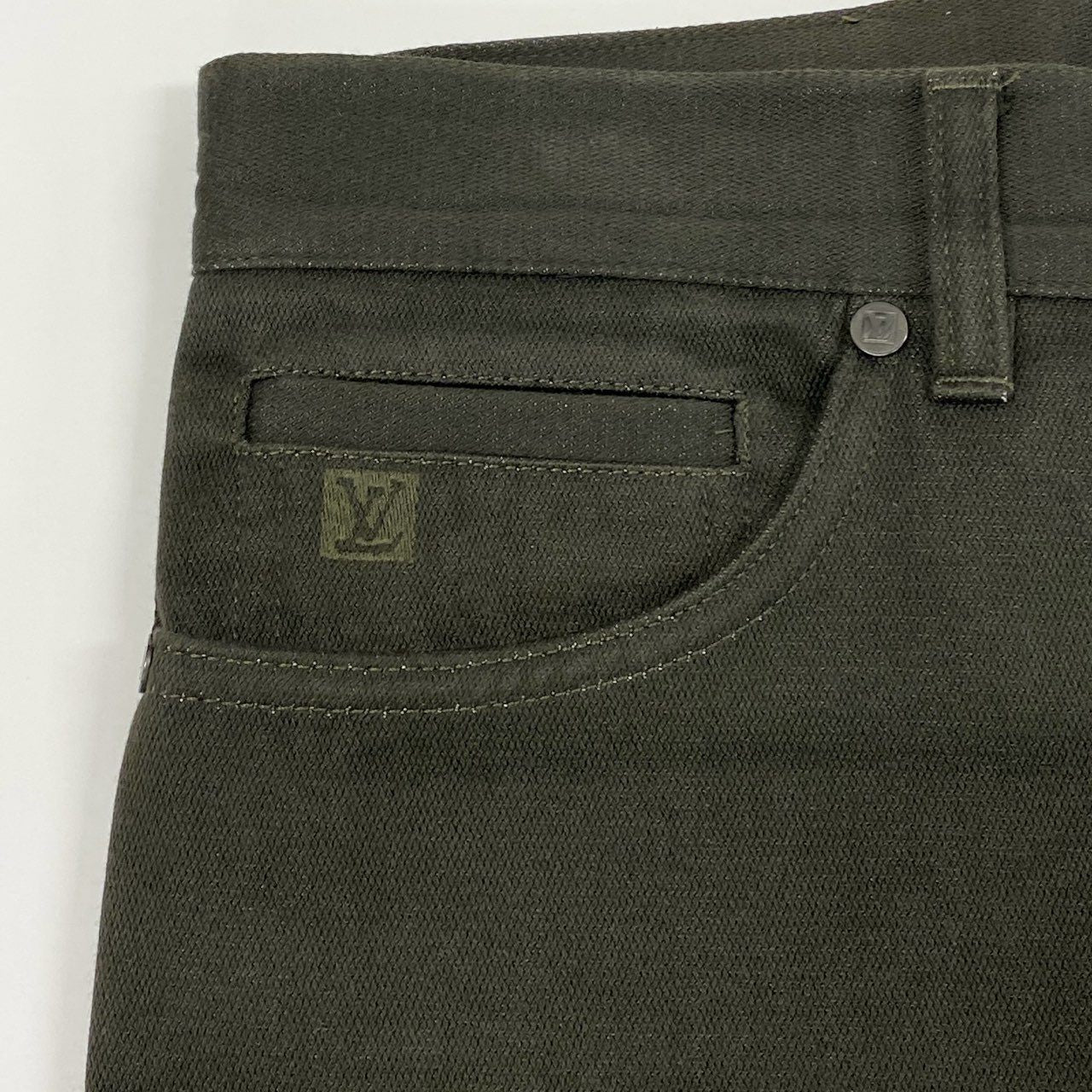 12i26《美品》LOUIS VUITTON ルイヴィトン ストレートパンツ ボトムス LVロゴ刺繍 コットン M相当 カーキ メンズk02i