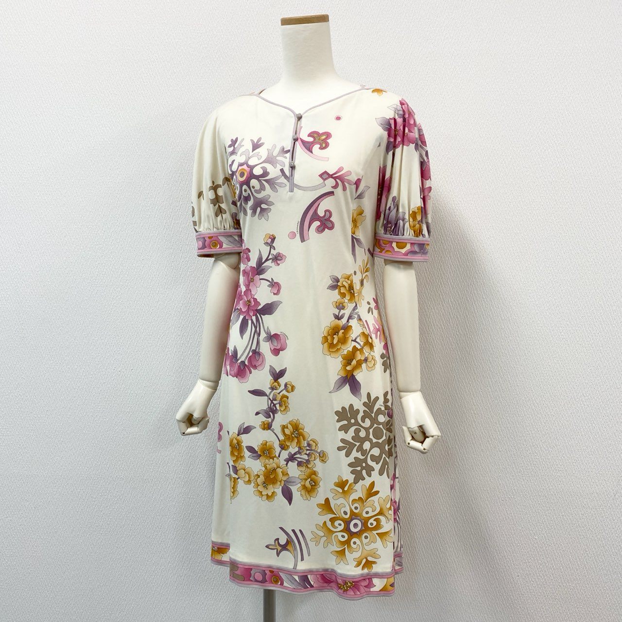 76i12 《美品》 LEONARD レオナール 美しい花柄プリント カンカン素材 半袖ワンピース ひざ丈 0140233 サイズ2 アイボリー レディースu02t