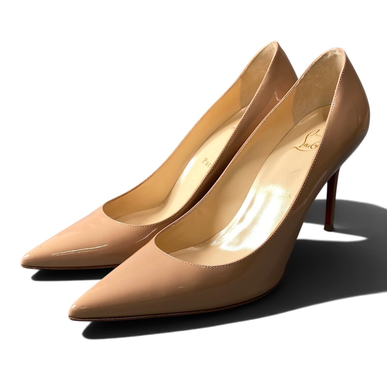 h10 【極美品】Christian Louboutin ポインテッドトゥ パテント パンプス 38サイズ ベージュ レザー レディース 女性用k02i