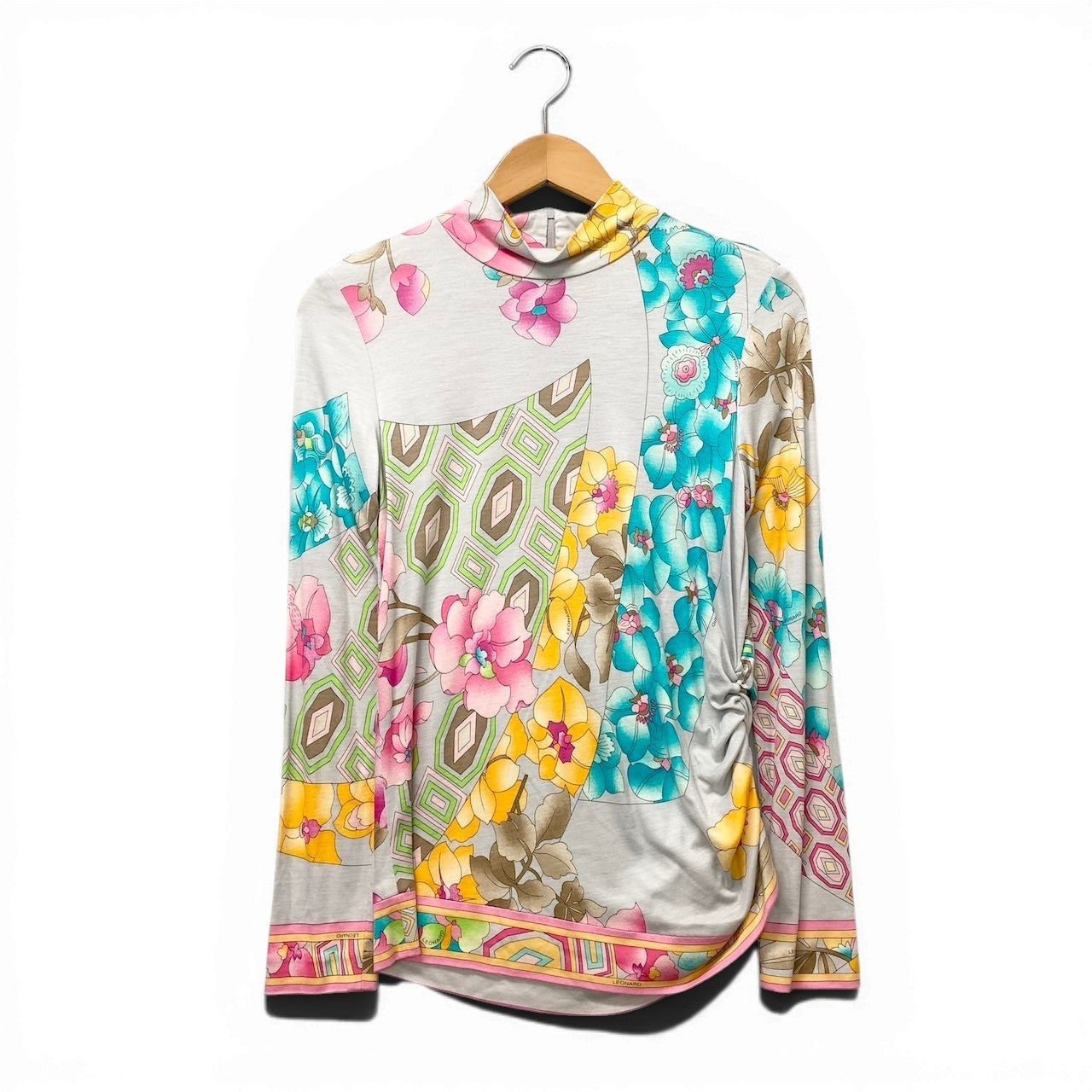 40f15 LEONARD FASHION レオナール ハイネック ロングスリーブカットソー 美しい花柄プリント トップス サイズ38 ライトグレー系 レディース 女性服u02t