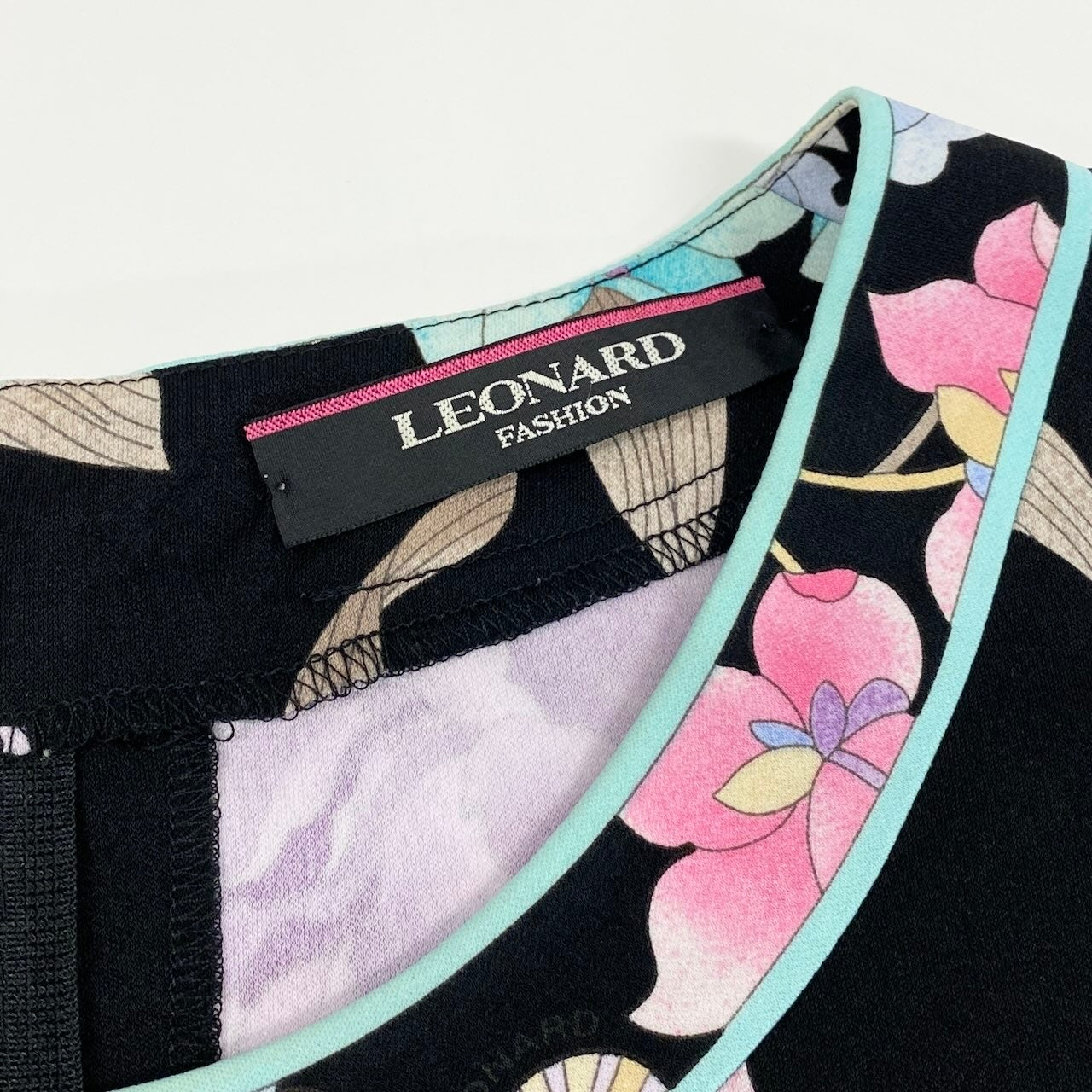 22d18 LEONARD レオナール 半袖カットソー カンカン素材 美しい花柄プリント トップス 0139222 38サイズ マルチカラー レディース 女性用u02t