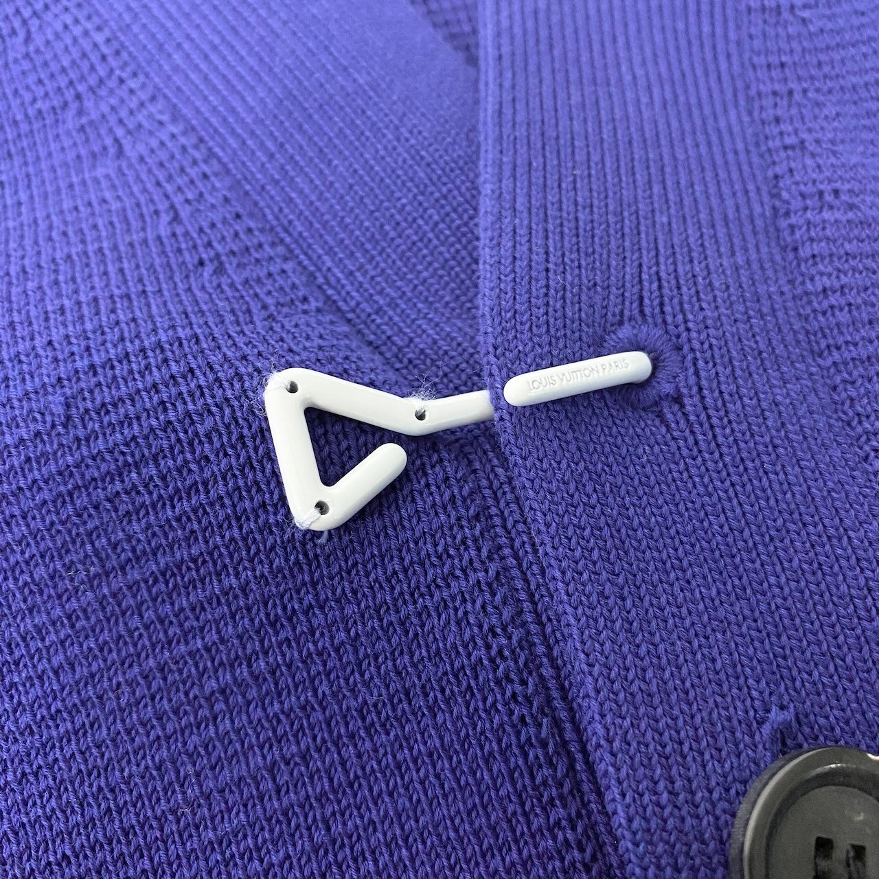 80d13 LOUIS VUITTON ルイヴィトン ピンフック ヴァージルアブロー ニットカーディガン サイズL パープル メンズ トップスk02i