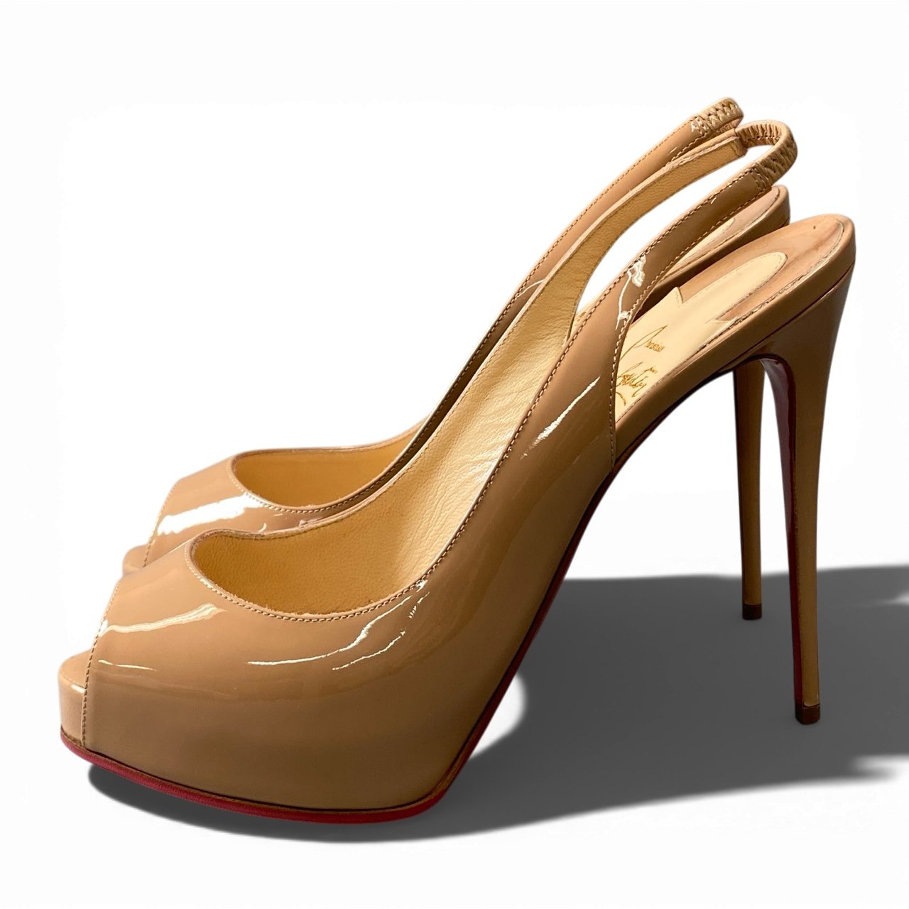 3a5【美品】christianlouboutin クリスチャンルブタン オープントゥ ハイヒール サンダル エナメルパンプス イタリア製 38サイズ ベージュ レザー レディースk02i