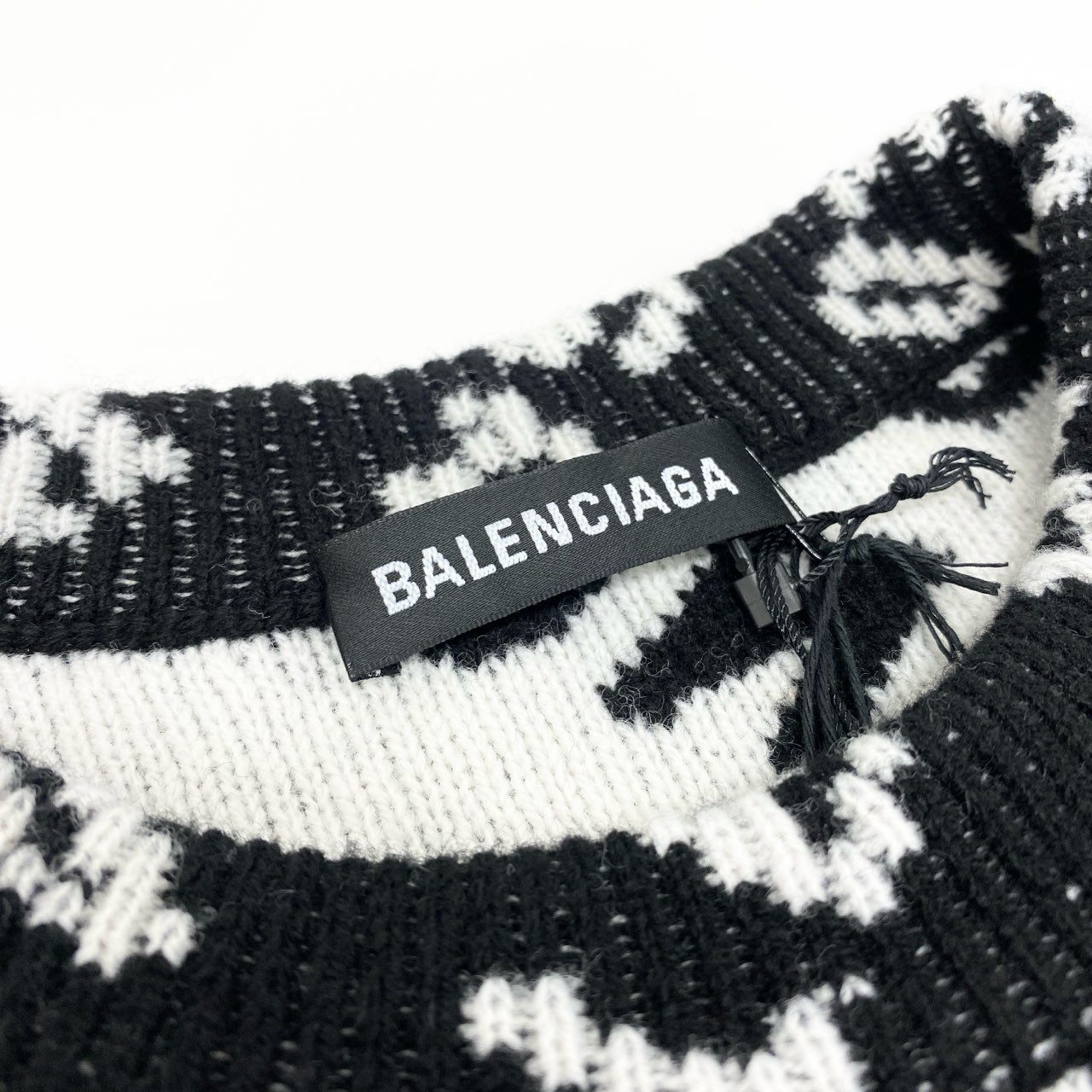 83Ⅼ2【極美品】BALENCIAGA バレンシアガ 20AW ロゴクルーネックニット ニットセーター イタリア製 Mサイズ ブラック ホワイト メンズo07t