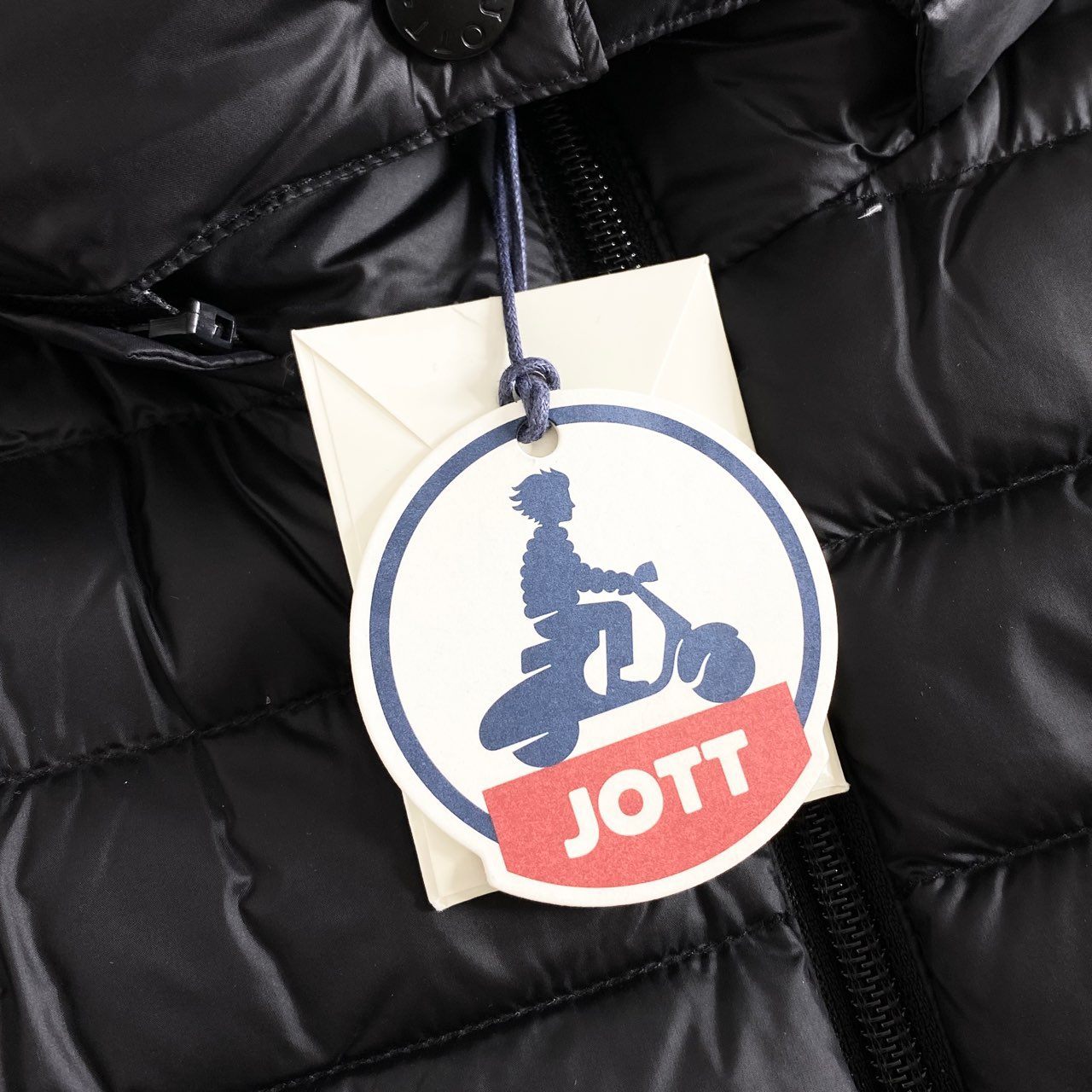 85h28 《美品》 タグ付 JOTT ジョット NOUR ノア ダウンコート ダウンジャケット FW22102382 Mサイズ ブラック アウター レディース 女性用