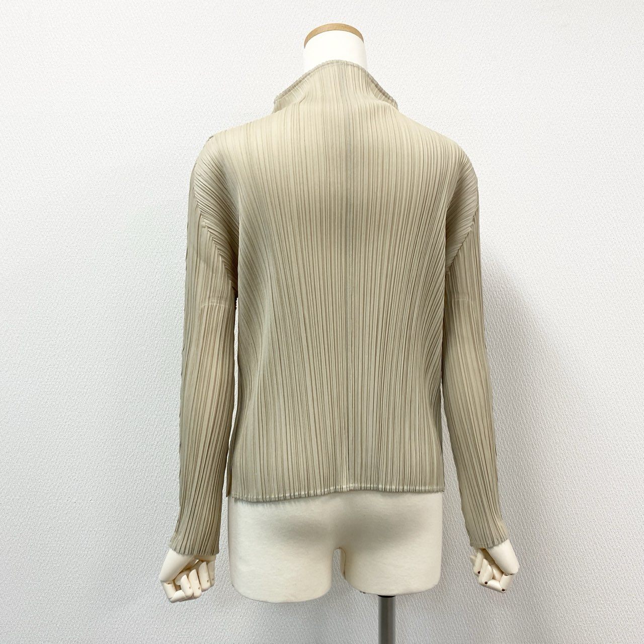 75i8 PLEATS PLEASE ISSEY MIYAKE プリーツプリーズ イッセイミヤケ 日本製 ハイネック プリーツカットソー 長袖 トップス プルオーバー PP33-JK182 3 ライトベージュ レディースo07t