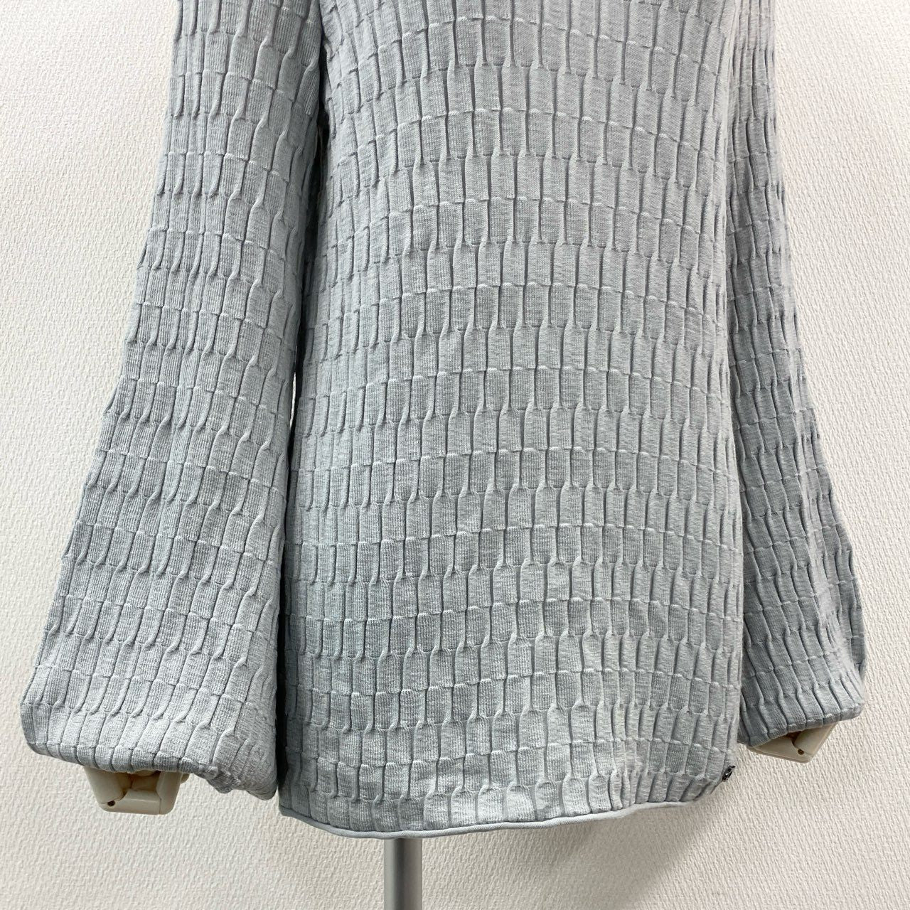 85a28 Salvatore Ferragamo サルバトーレフェラガモ ハイネックニットセーター バルーン袖 ウールシルク ロゴ金具 XLサイズ グレー レディース 女性用u02t