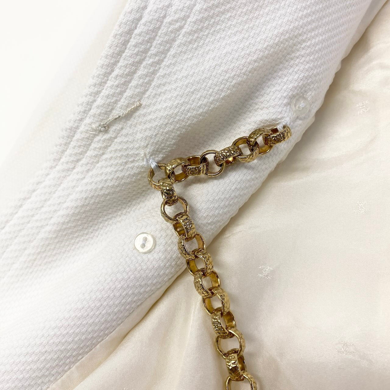 Ce27 CHANEL BOUTIQUE シャネル テーラードジャケット ココマークチェーン 金ボタン サイズ36 ホワイト レディース 女性服ta1