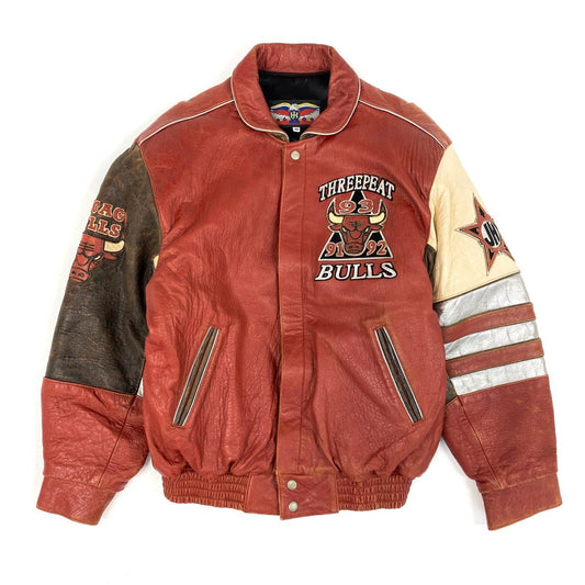 55h28 JEFF HAMILTON ジェフハミルトン NBA CHICAGO BULLS シカゴブルズ 3ピート記念 スタジャン レザージャケット 革ジャン ブルゾン USA製 Mサイズ レッド LEATHER メンズo07t