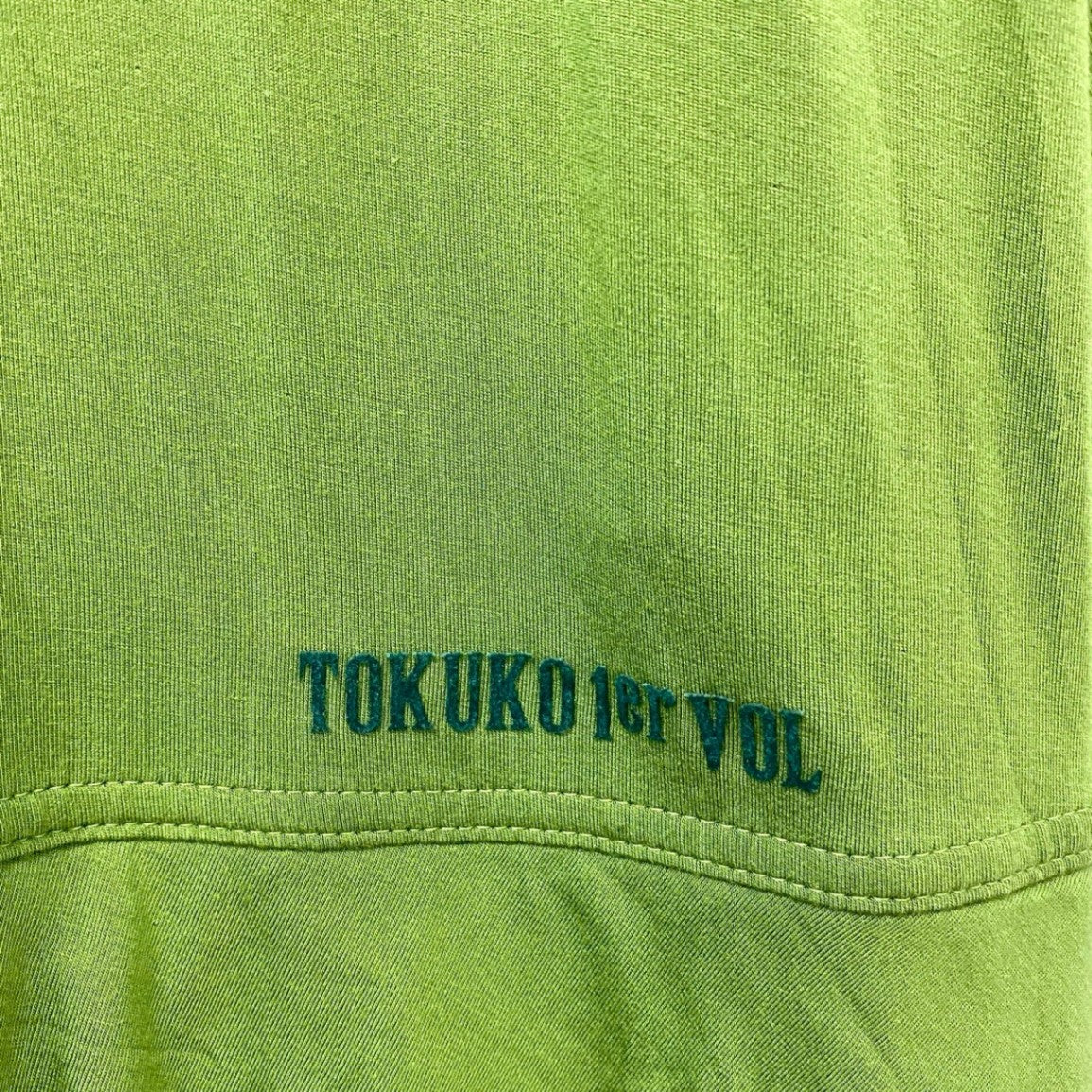 30b18 TOKUKO 1er VOL トクコプルミエヴォル チュニックワンピース ロングスリーブ 裾フリル ハイネック ワンポイント刺繡 レディース 女性用 9 グリーンu02t