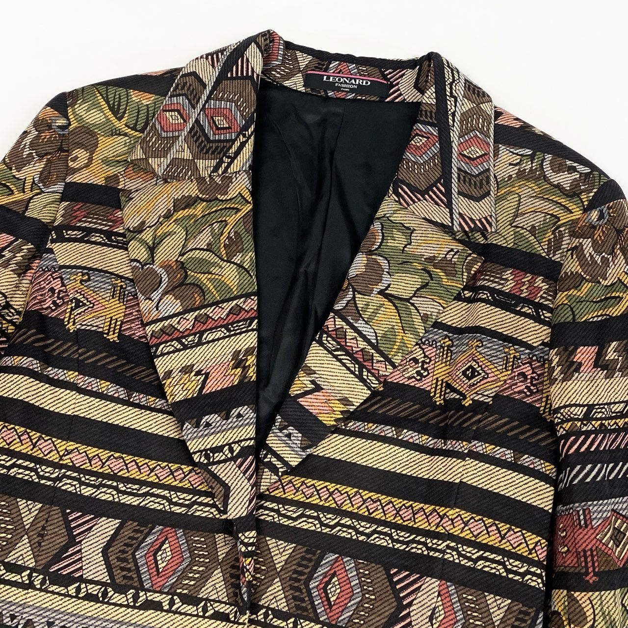 2k19《美品》 LEONARD FASHION レオナール テーラードジャケット 中綿ジャケット 総柄 美しい花柄プリント ウールシルク混 レディース 女性用 M マルチカラーu02t