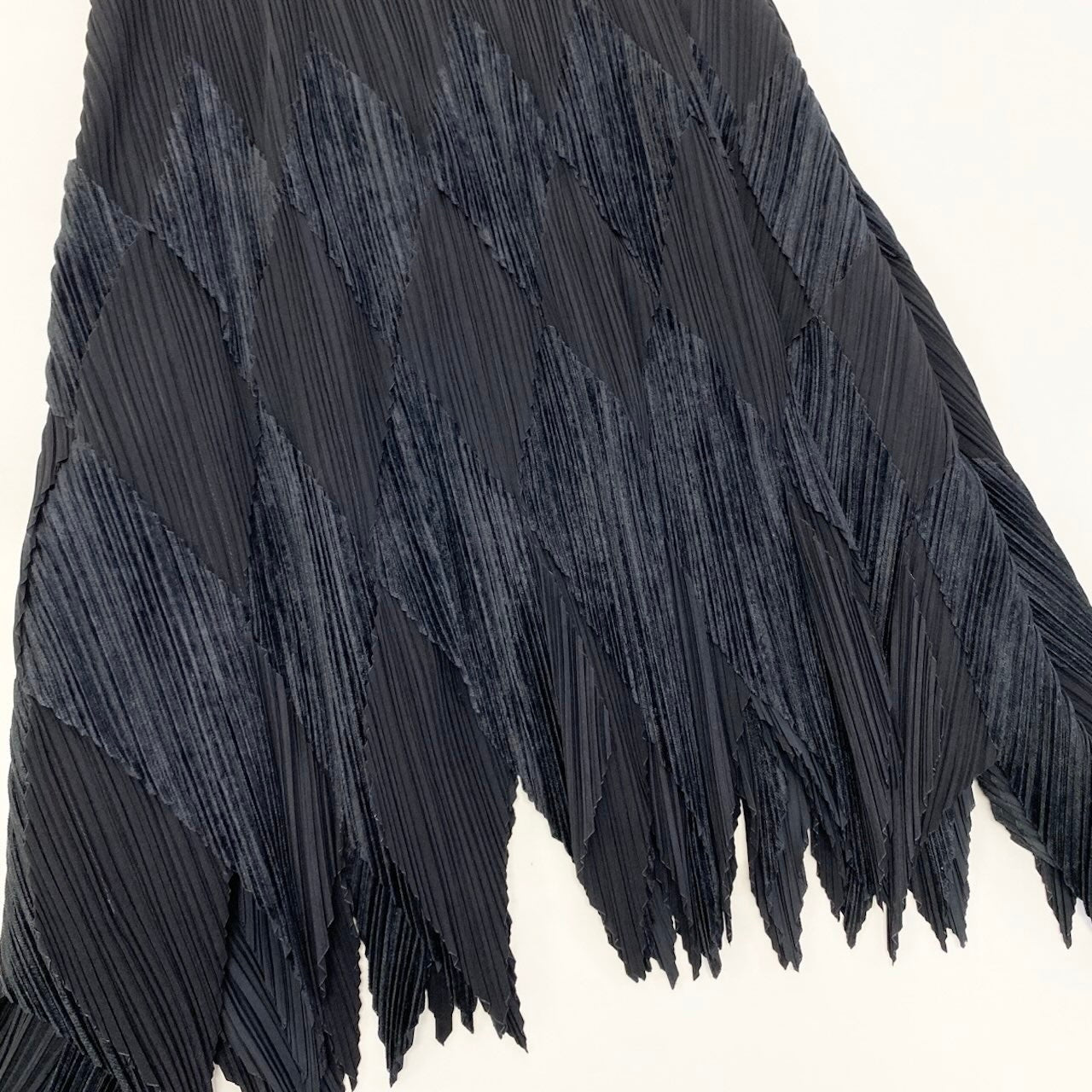 Af9 ISSEY MIYAKE FETE プリーツスカート ダイヤ柄 カットワーク 日本製 IF44FG752 1サイズ ブラック ポリエステル100％ レディース 女性用u02t