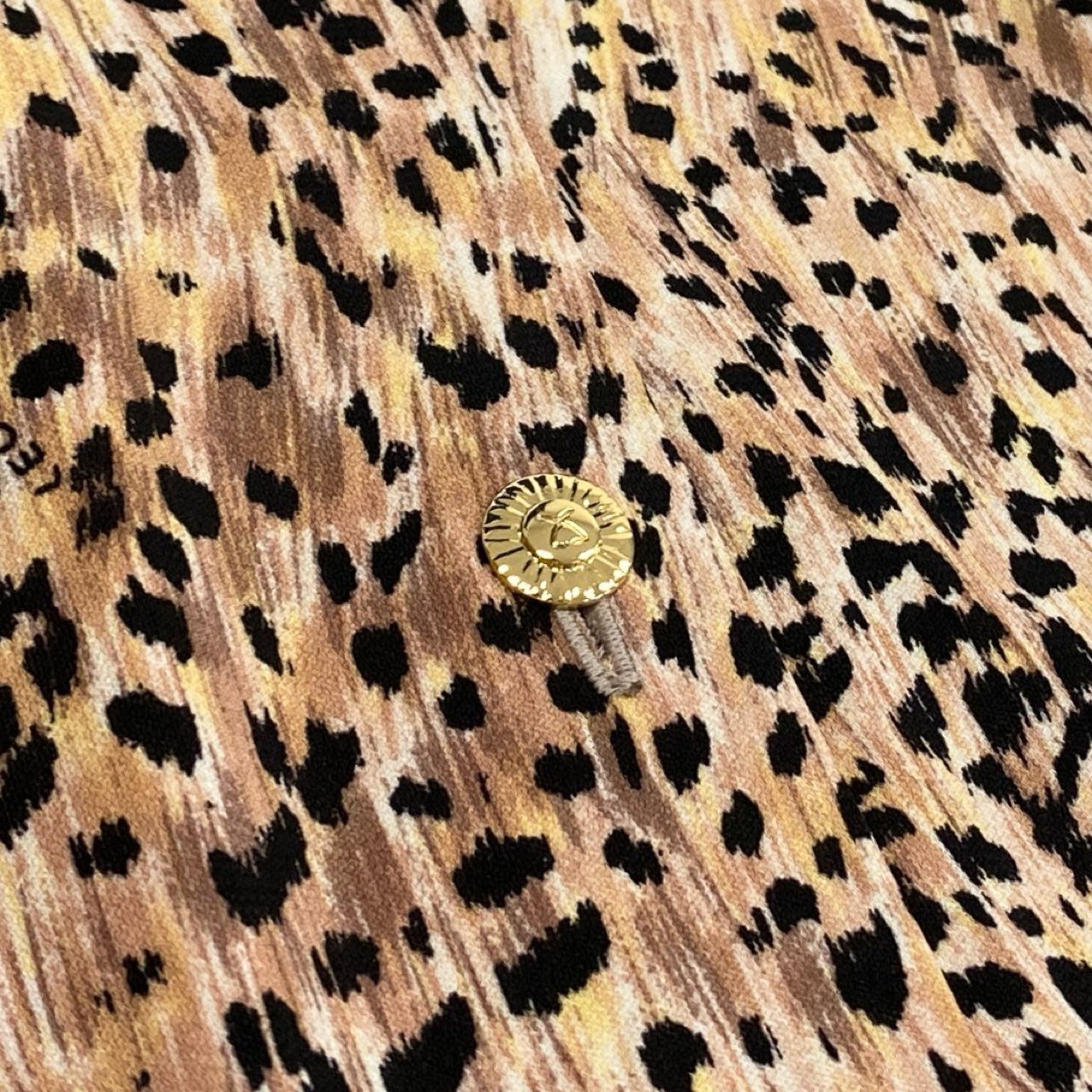 4k7 《美品》 LEONARD FASHION レオナール 長袖シャツ チュニックワンピース カンカン素材 総柄 金ボタン レディース 女性用 L ベージュ系o07t