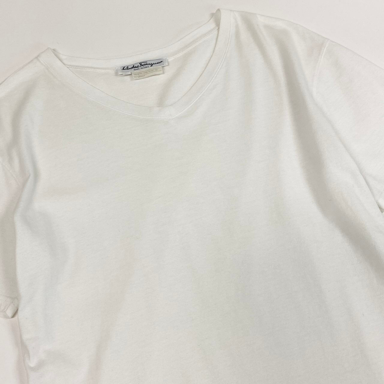 Ec27 Salvatore Ferragamo サルヴァトーレフェラガモ 半袖Tシャツ ブランドロゴ刺繍 Vネック トップスカットソー Mサイズ ホワイト コットン100％ レディース 女性用u02t