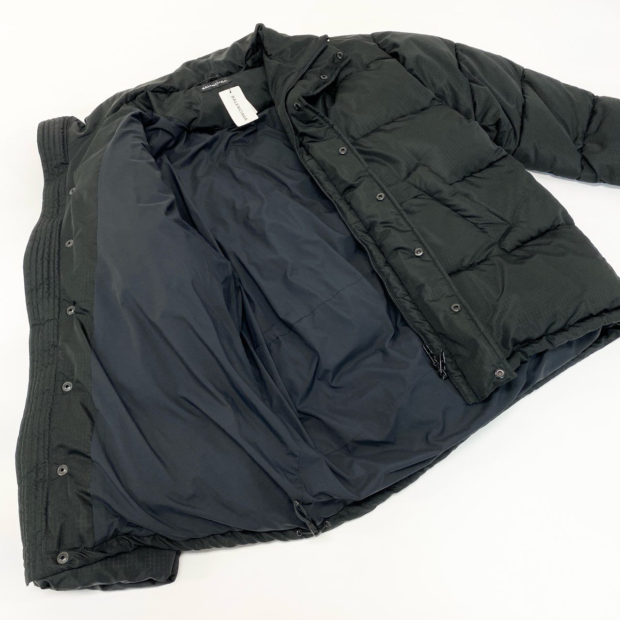 3k28 《タグ付き》 BALENCIAGA バレンシアガ バックロゴ リップストップ パファージャケット アウター 20AW 621982 44 ブラック メンズu02t