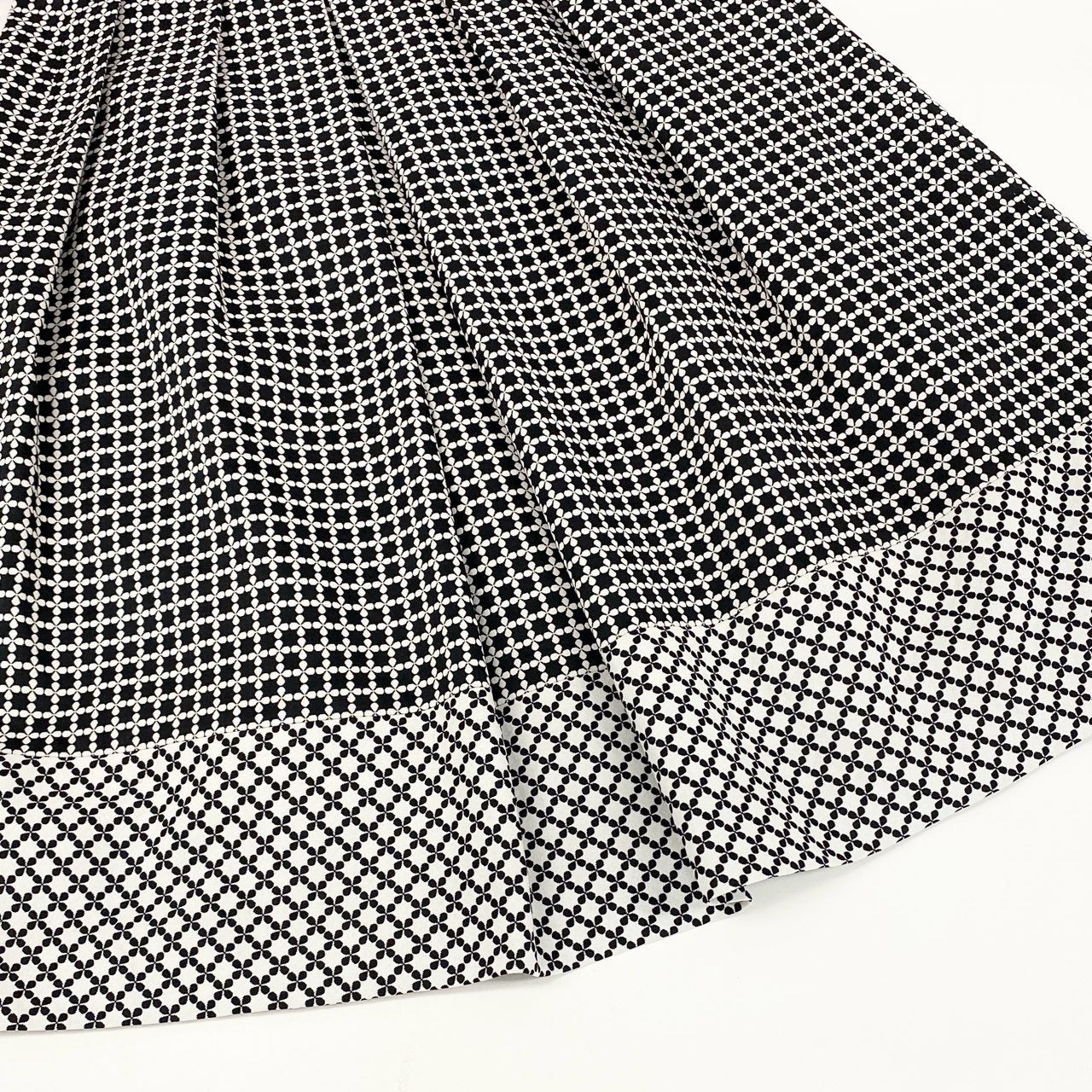 64g24【美品】 Leilian レリアン 七分袖ワンピース プリーツスカート モノクロ ウエスト切替 日本製 レディース 女性用 9 ブラック×ホワイト_