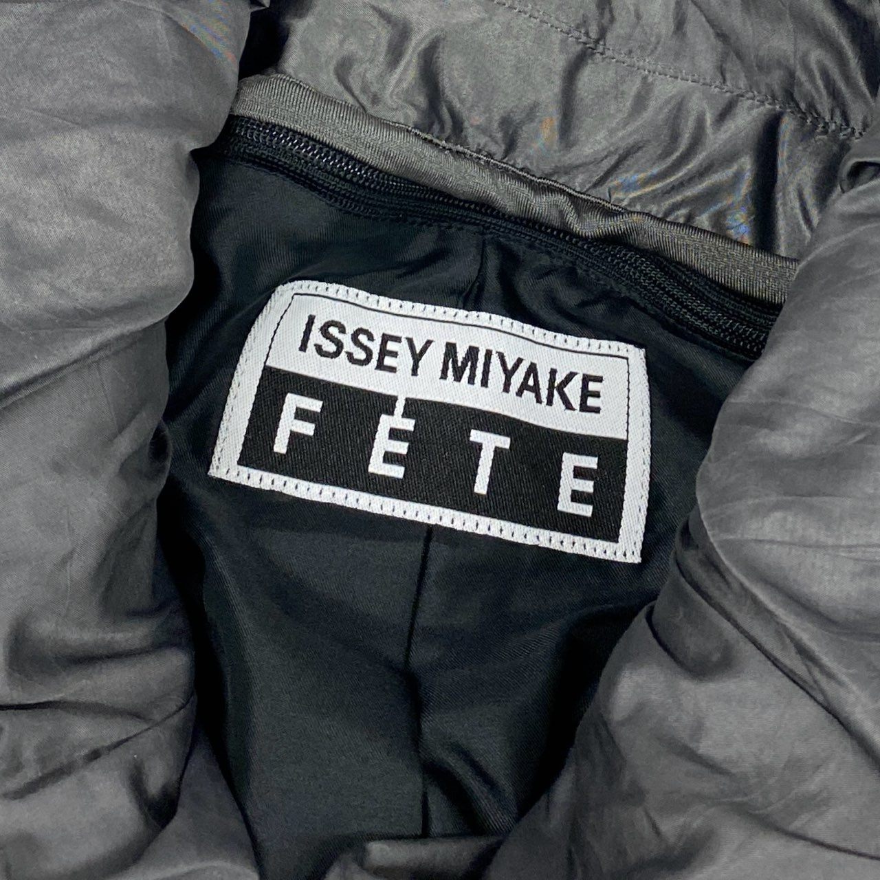 Ac3 ISSEY MIYAKE FETE イッセイミヤケ ヴィンテージ 編み上げデザイン ロングコート パラシュートコート  サイズ2 シルバー レディース アウターk02i