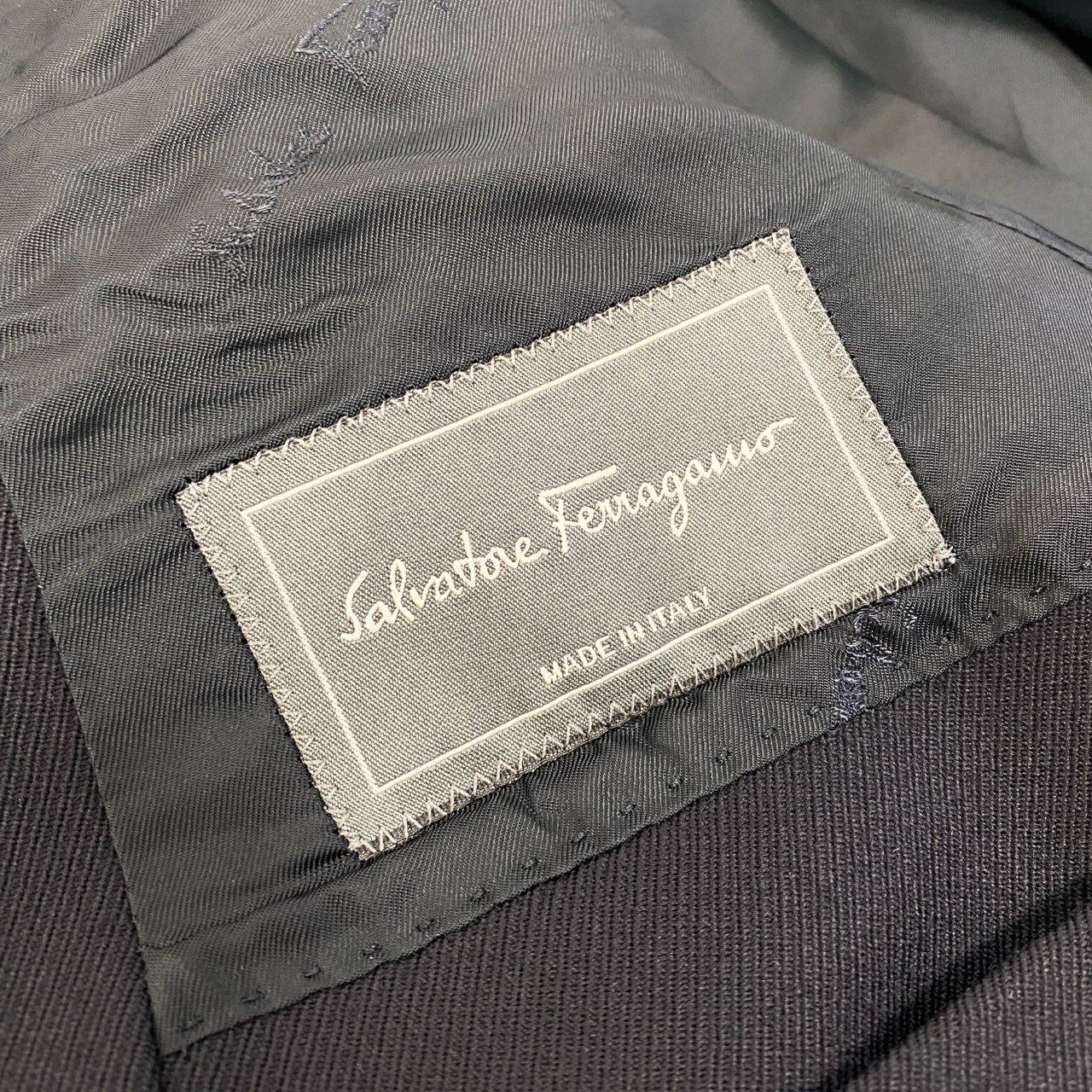 86a16 【美品】 Salvatore Ferragamo サルヴァトーレフェラガモ チェスターコート ロングコート メンズ 紳士服 8REG/50 ネイビーo07t