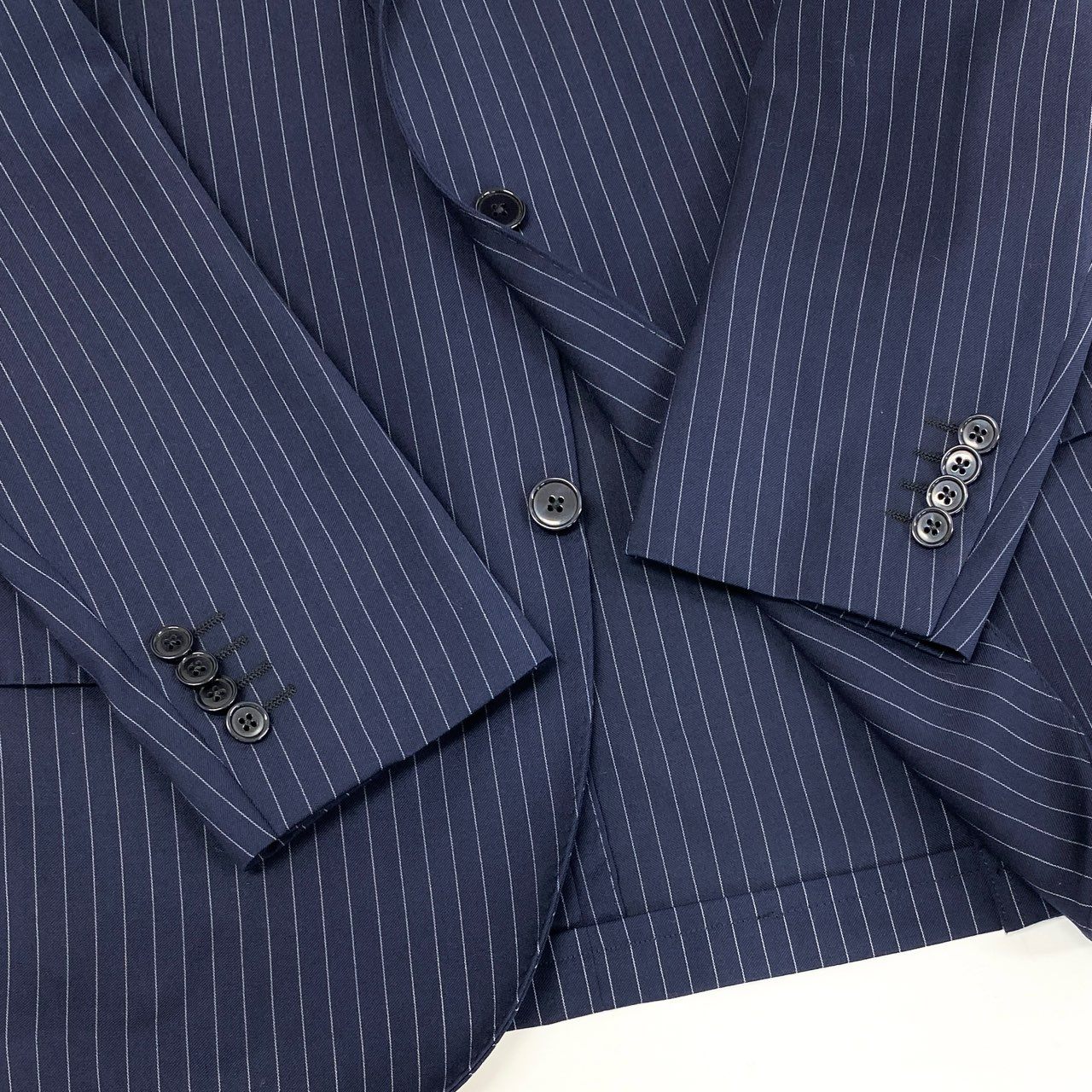 75i8 《美品》 LARDINI ラルディーニ ブートニエール付 セットアップ スーツ ストライプ柄 イタリア製 JH801AQ 48 ネイビー ウール メンズo07t
