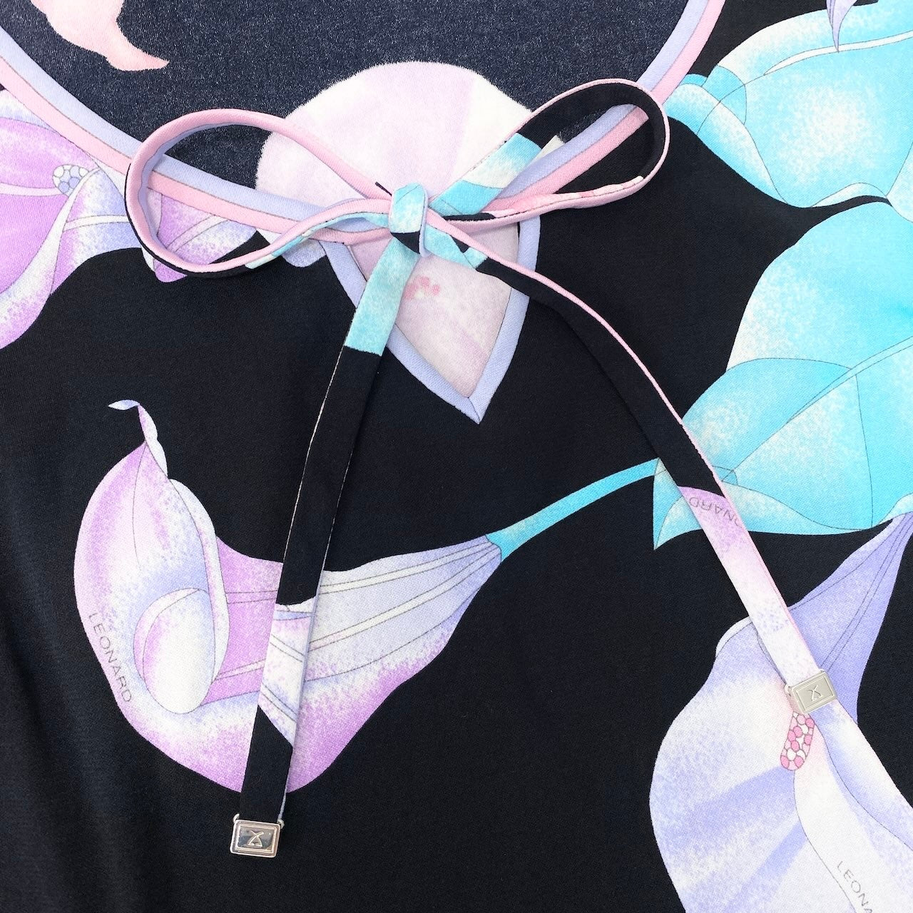 15e8 LEONARD FASHION レオナール 半袖 膝丈ワンピース 美しい花柄プリント カンカン素材  サイズ36 ネイビー レディース 女性用u02t