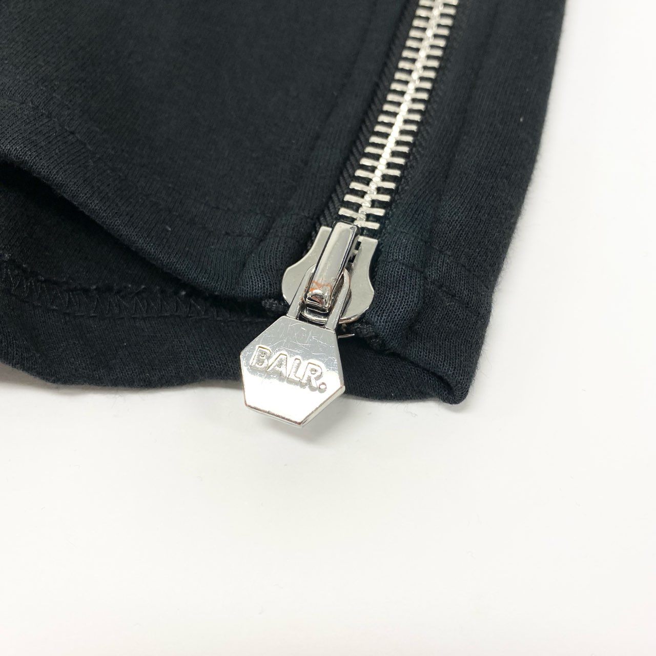 72j15 BALR. ボーラー プルオーバー フーディー パーカー ロゴメタル サイドジップ Sサイズ ブラック メンズu02t