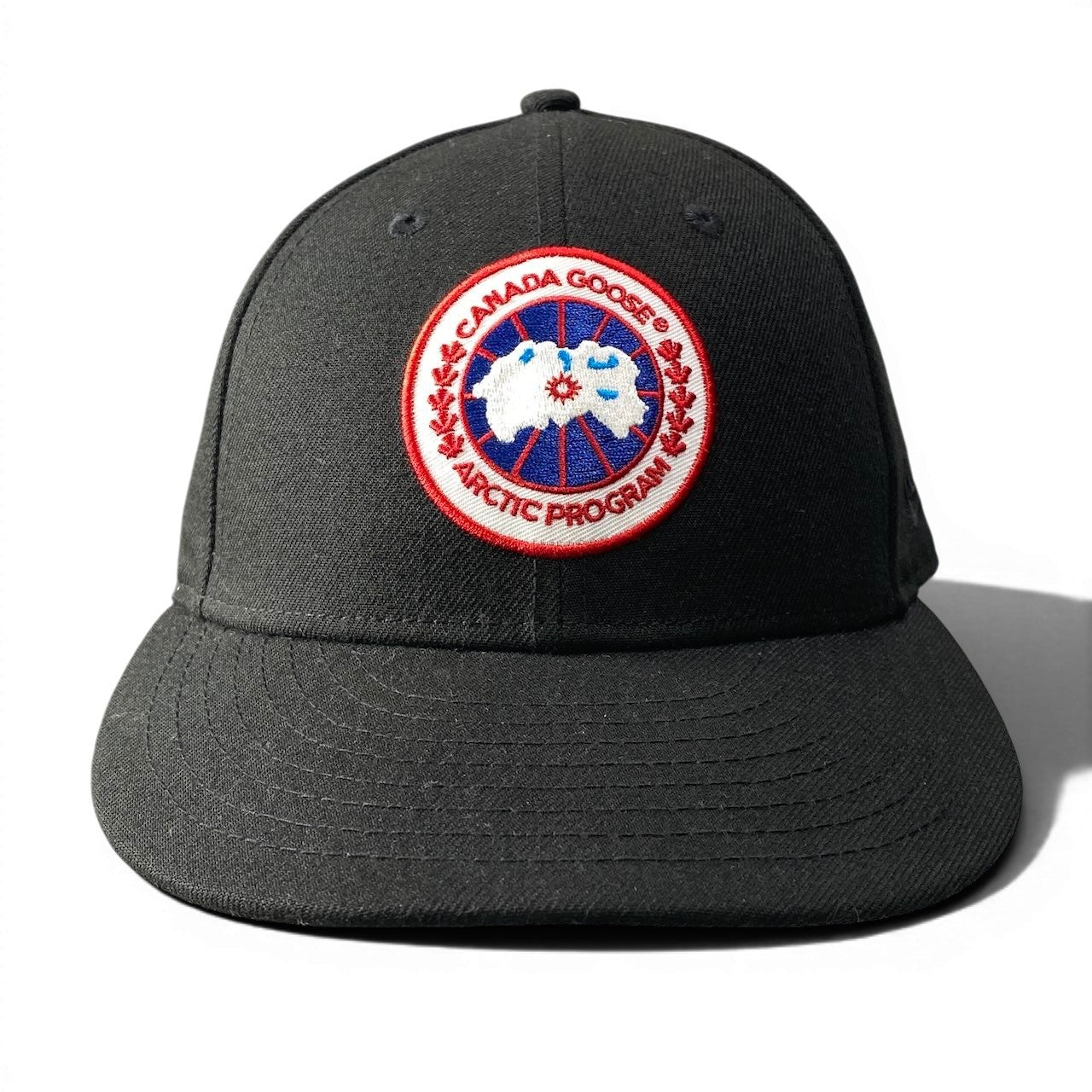 g7 CANADA GOOSE カナダグース × NEW ERA ニューエラ 刺繍ロゴキャップ Arctic Disc Adjustable Cap ブラック 帽子