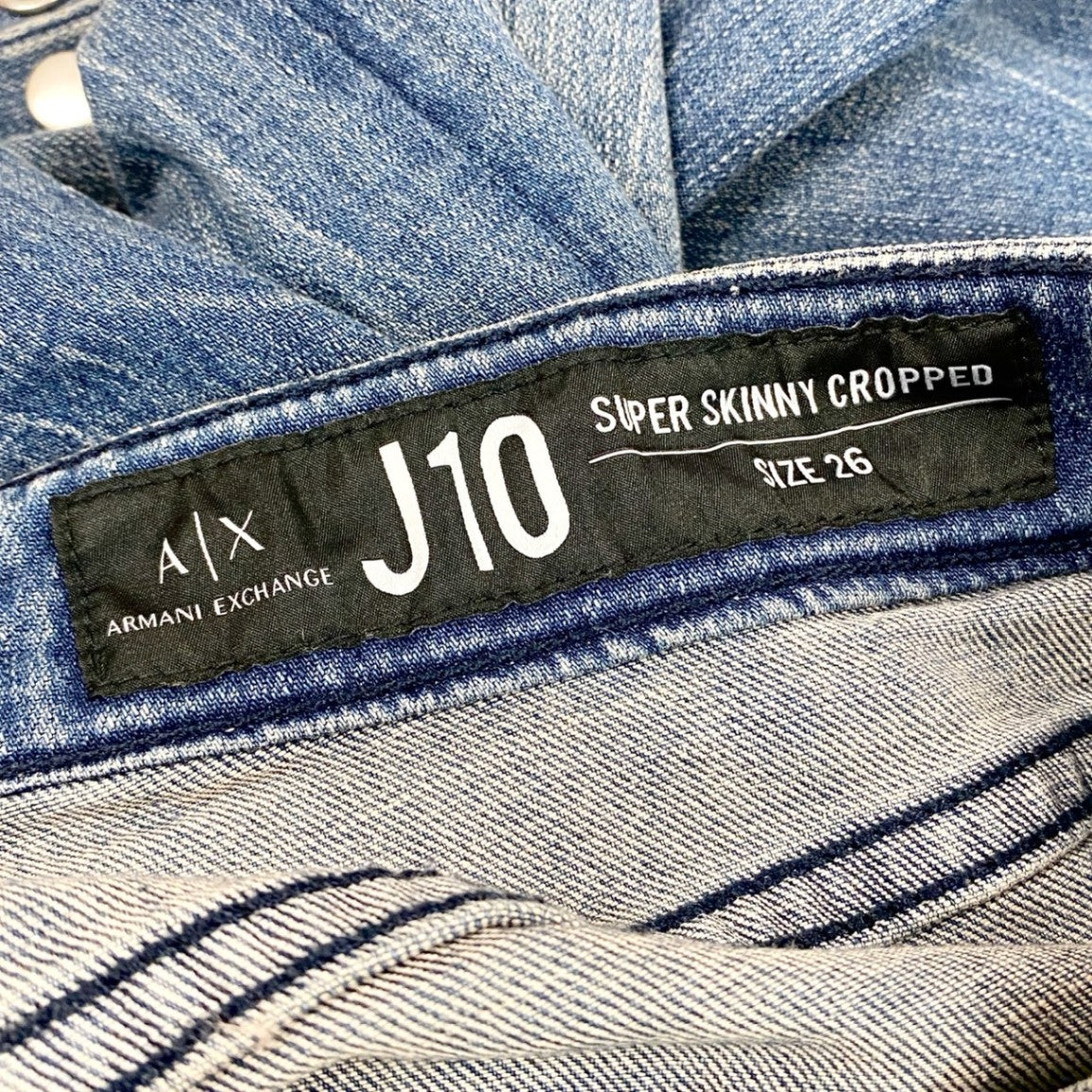 84b17 ARMANI EXCHANGE アルマーニエクスチェンジ クロップドスキニーデニムパンツ カットオフ ジーンズ ボトムス スタッズ 26 インディゴ コットンo07t