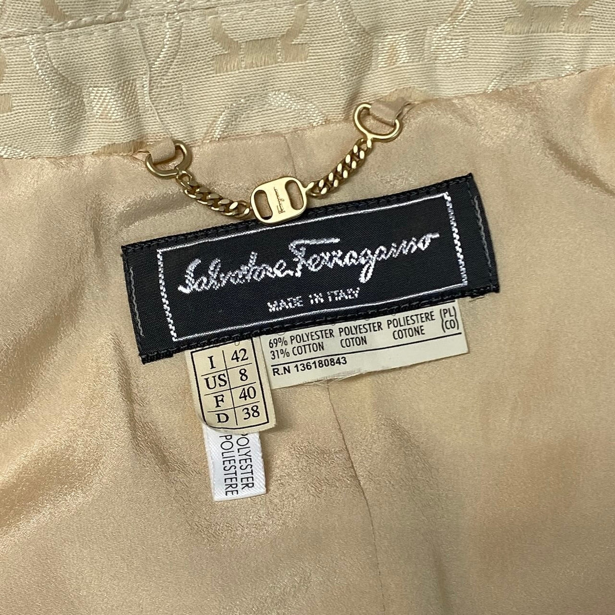 j29 【美品】Salvatore Ferragamo ステンカラーコート ベルト付き ガンチーニ アウター 42サイズ アイボリー レディース 女性用u02t