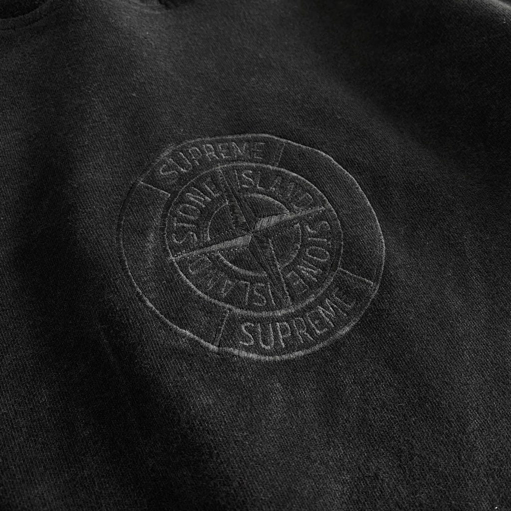 71g3 【未使用保管品】 タグ付 Supreme × STONE ISLAND シュプリーム ストーンアイランド Hooded Sweatshirt フーデッドスウェットシャツ パーカー プルオーバー 7025601S2 Mサイズ ブラック コットン