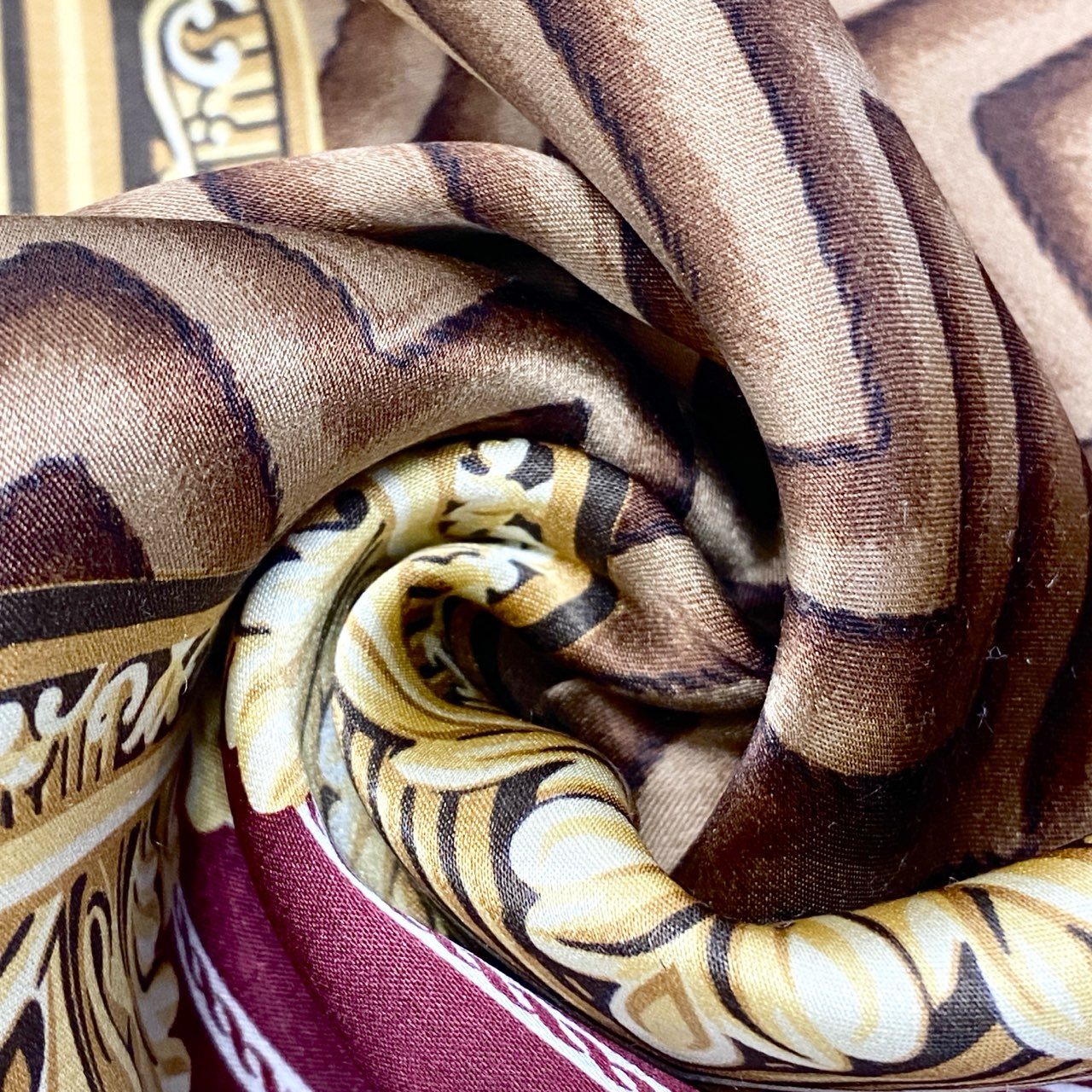 b20 Christian Dior クリスチャンディオール CD Luxury Silk Scarf ラグジュアリー スカーフ レッド ゴールド シルク100％ イタリア製t18r
