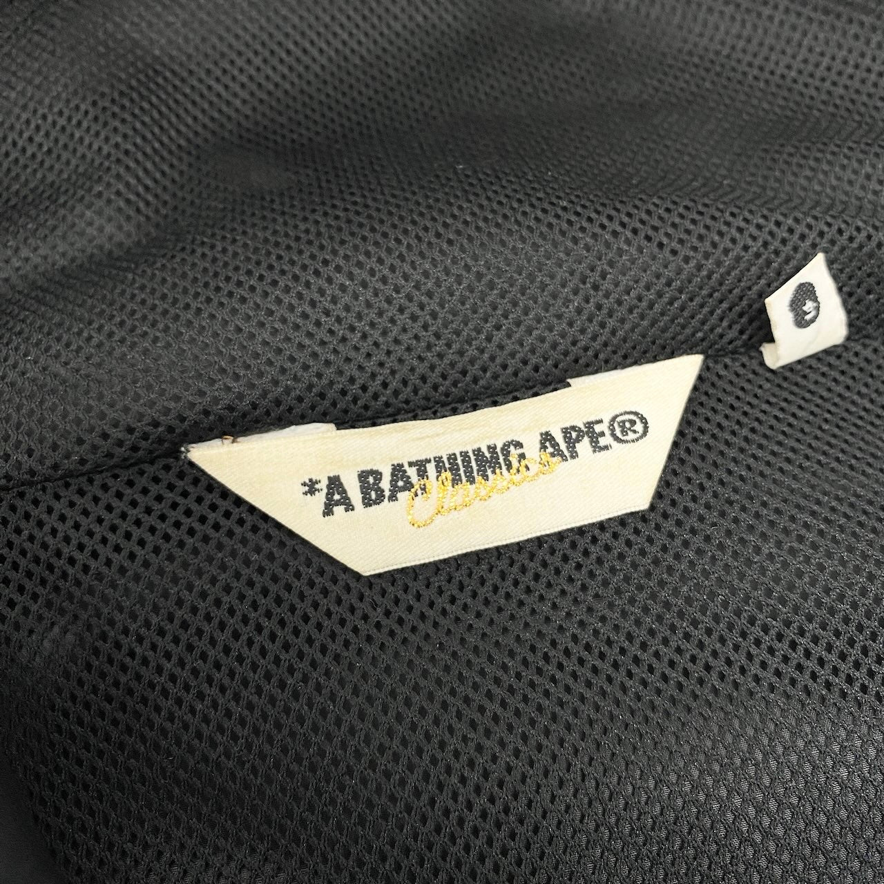 62e12 A BATHING APE アベイシングエイプ snowbord jacket スノーボードジャケット ナイロンパーカー フロントロゴ刺繍 サイズS ブラック メンズ 紳士服u02t