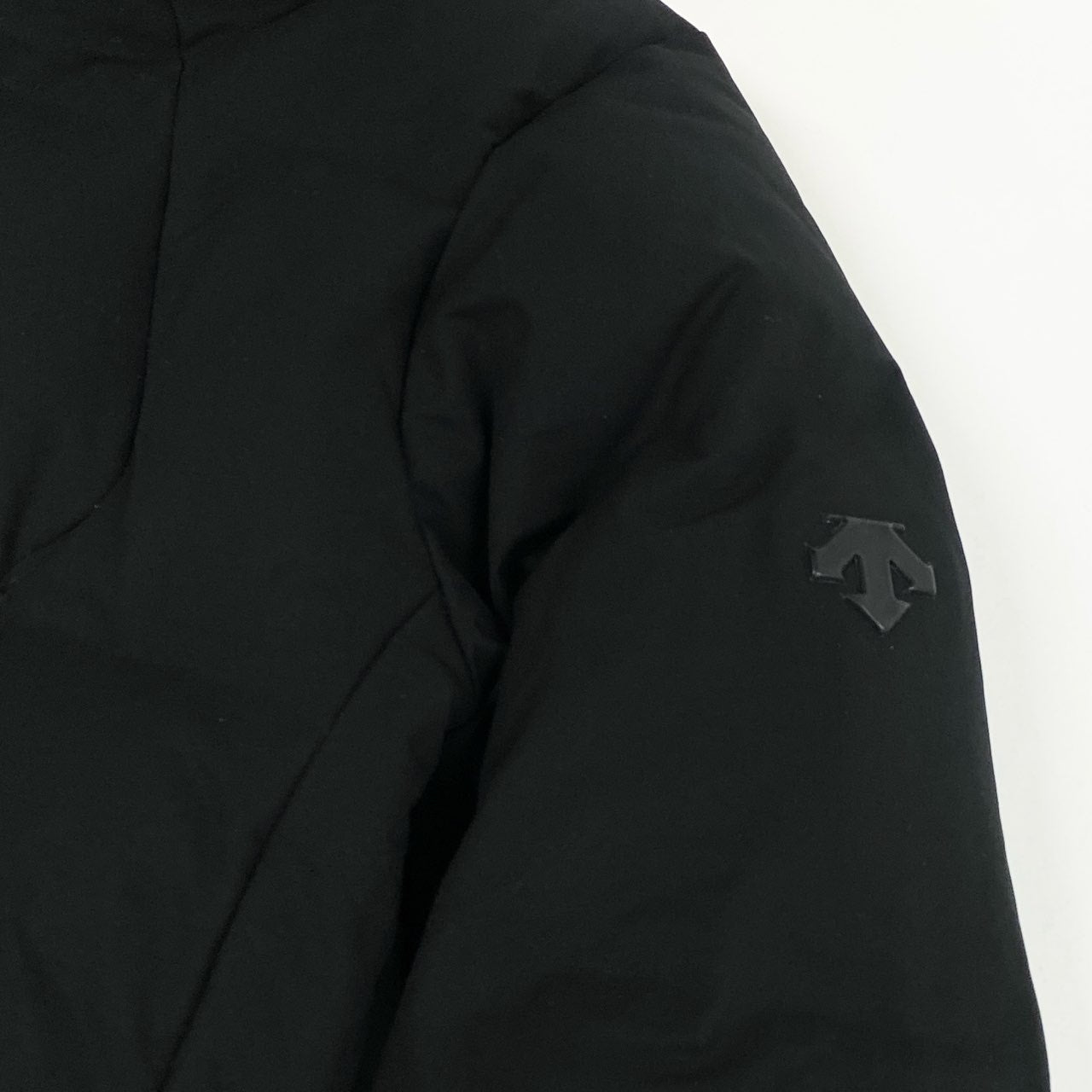 46L16 DESCENTE デサント 水沢ダウンマウンテニアー ダウンジャケット ダウンコート フーディージャケット アウター DALT3270 Sサイズ ブラック メンズo07t