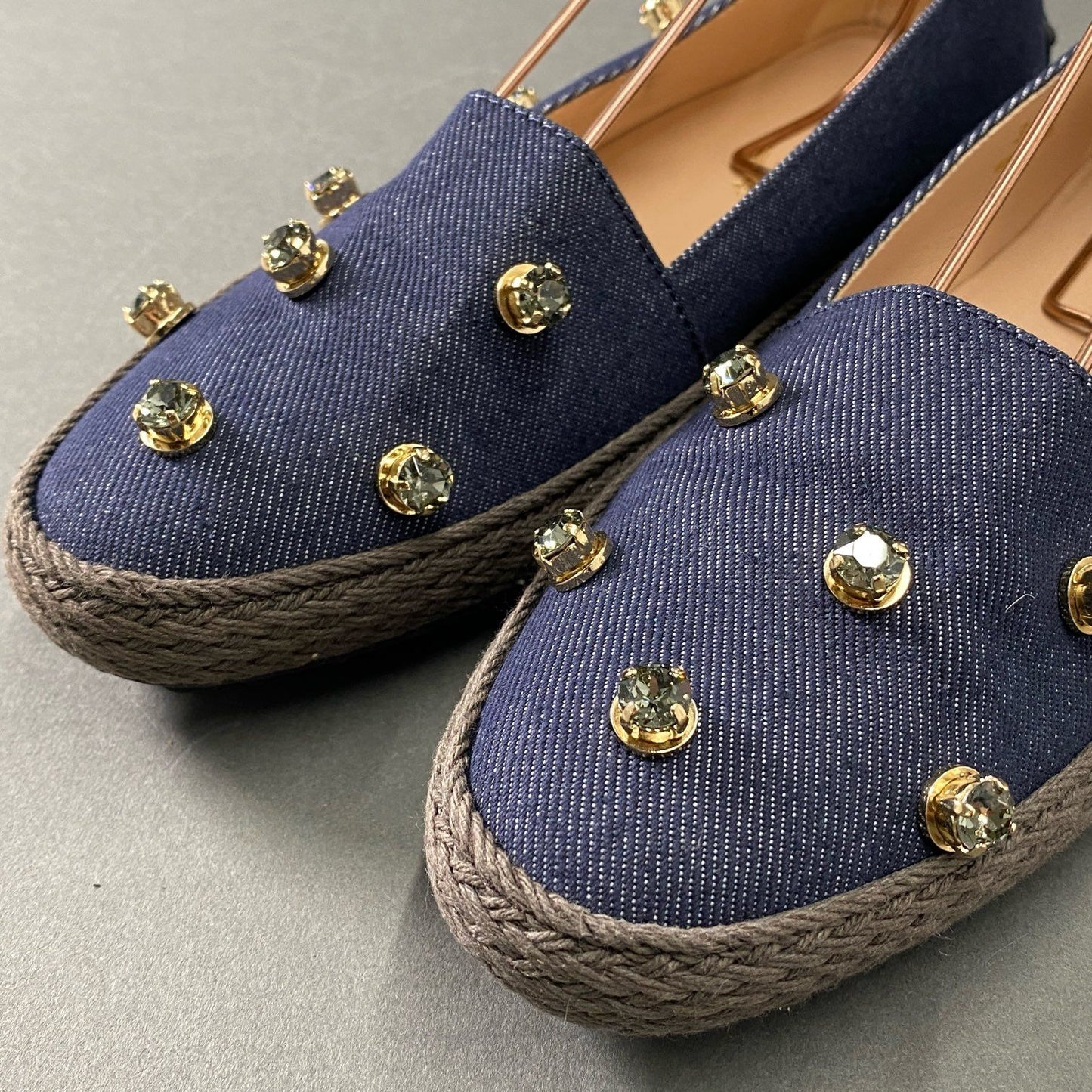 3d10《美品》 TOD’S トッズ ビジュー付き ペプルドット デニム フラットシューズ ドライビングシューズ スリッポン 35 1/2 インディゴ イタリア製 スニーカー レディース 婦人靴 スリッポン