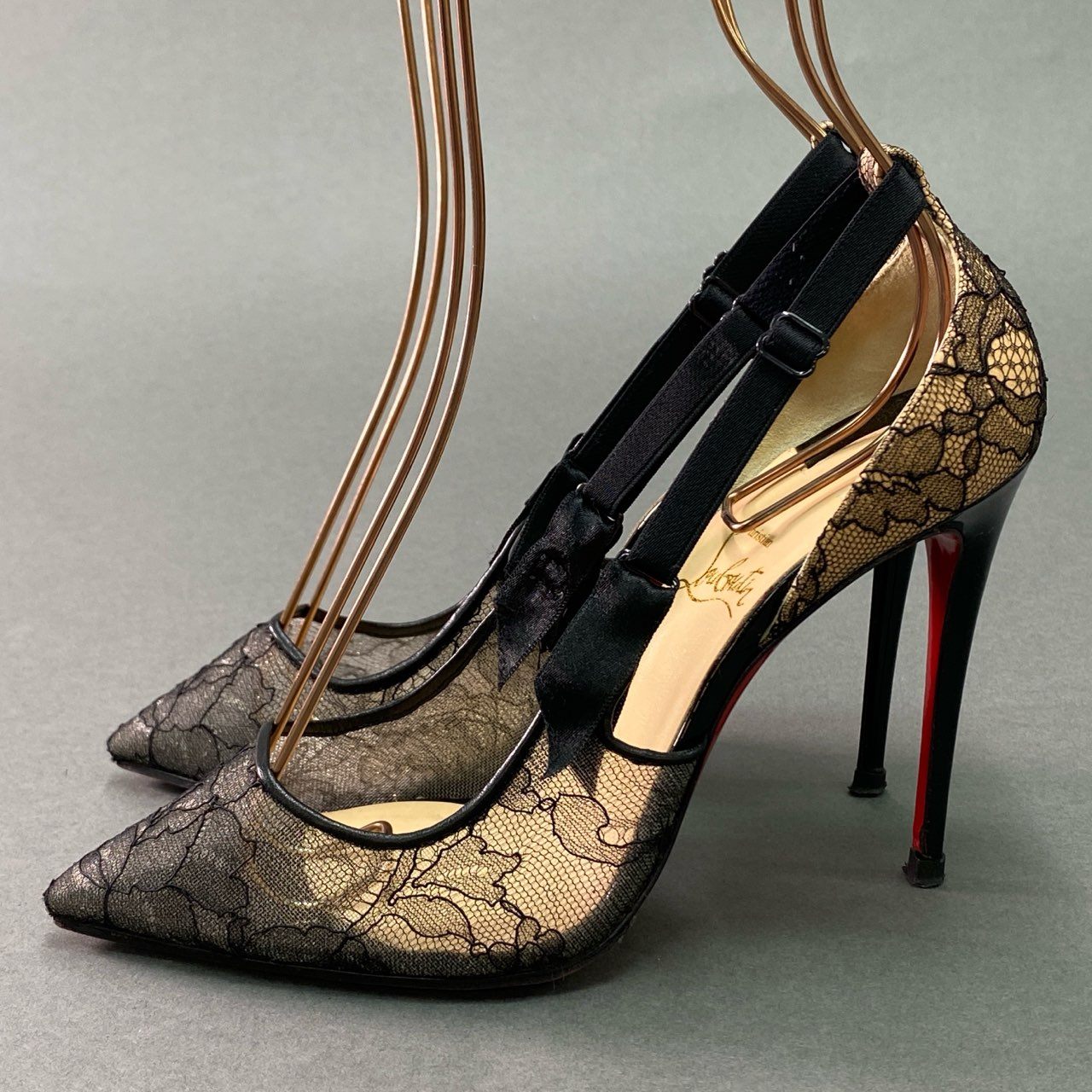 5g8《美品》 Christian Louboutin クリスチャンルブタン HOT JEANBI 100 フラワーレースパンプス 36 1/2 ブラック シューズ 箱付き