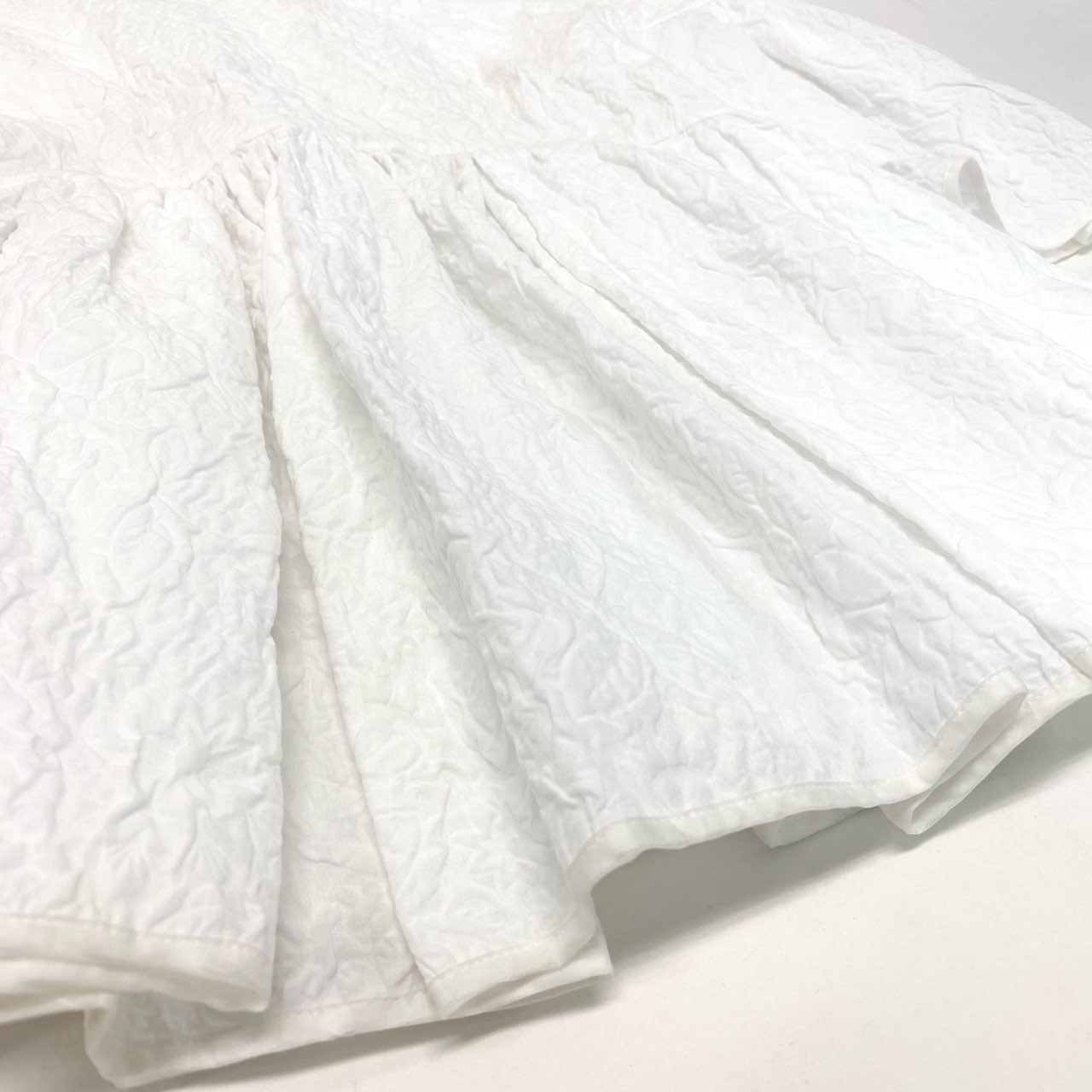 11ｋ28 CECILIE BAHNSEN セシリーバンセン フラワー エンボス ブラウス 半袖シャツ トップス UK6 ホワイト レディースu02t