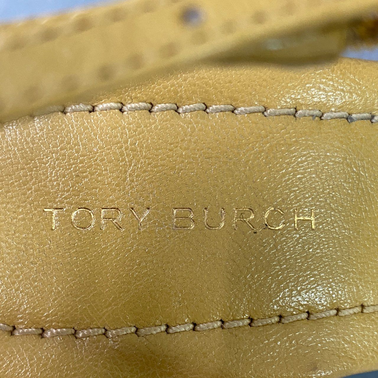 2a6 《美品》 TORY BURCH トリーバーチ ウェッジソール 金ロゴプレート サンダル 6M イエロー レザー シューズ 靴 パンプス