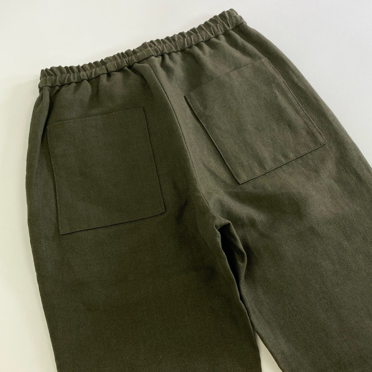 63j18 《極美品》 タグ付 EGRETIQUE イグレティーク Casual Easy Slacks Plain Linen イージースラックスパンツ ボトムス 日本製 XS カーキ リネン