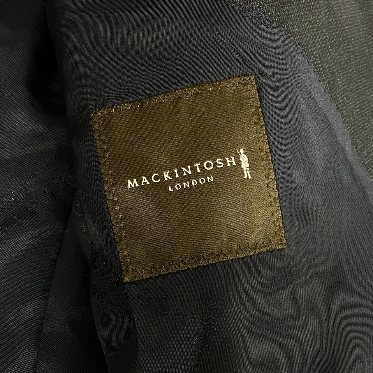 65a14 MACKINTOSH LONDON マッキントッシュ ロンドン シングルスーツ セットアップ 2B テーラードジャケット タックパンツ ビジネス フォーマル メンズ 紳士服 AB7 ネイビー ウール100％o07t