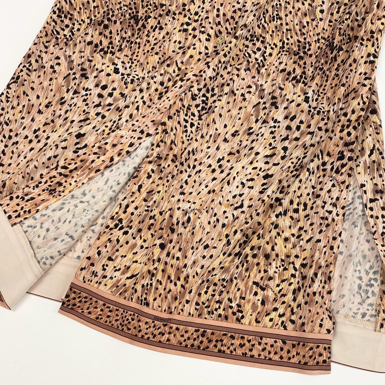 4k7 《美品》 LEONARD FASHION レオナール 長袖シャツ チュニックワンピース カンカン素材 総柄 金ボタン レディース 女性用 L ベージュ系o07t