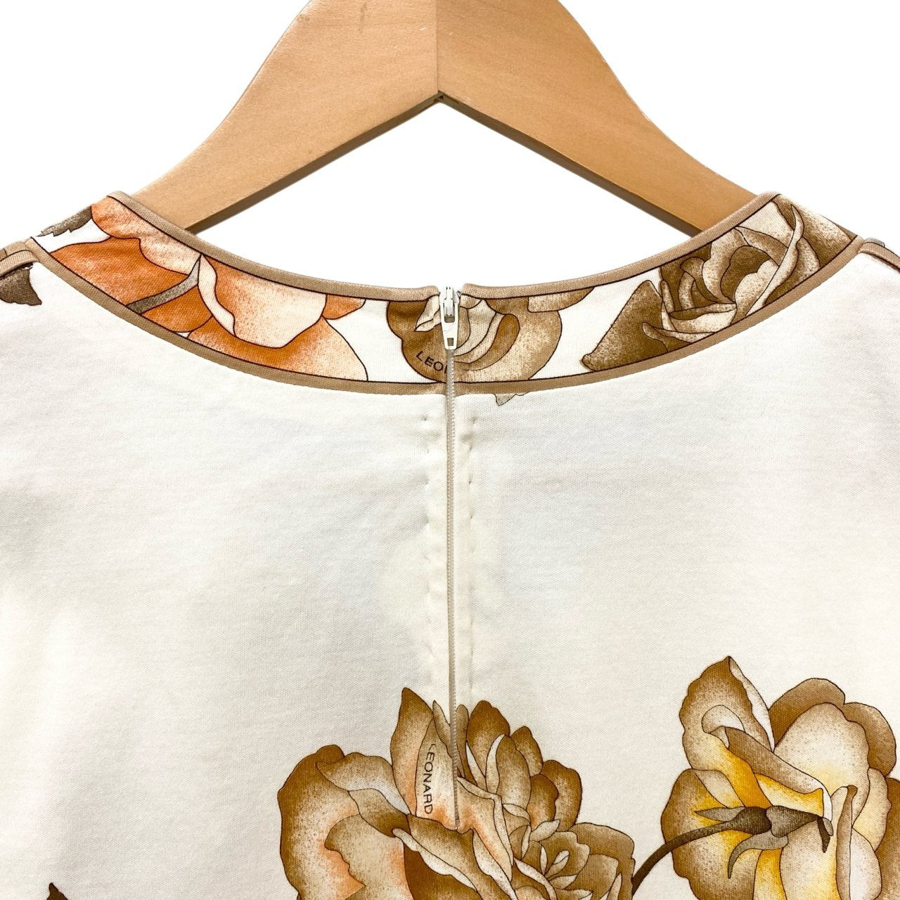 51c13 LEONARD レオナール 美しい花柄プリント 半袖Tシャツ カットソー トップス LL マルチカラー コットン レディースu02t