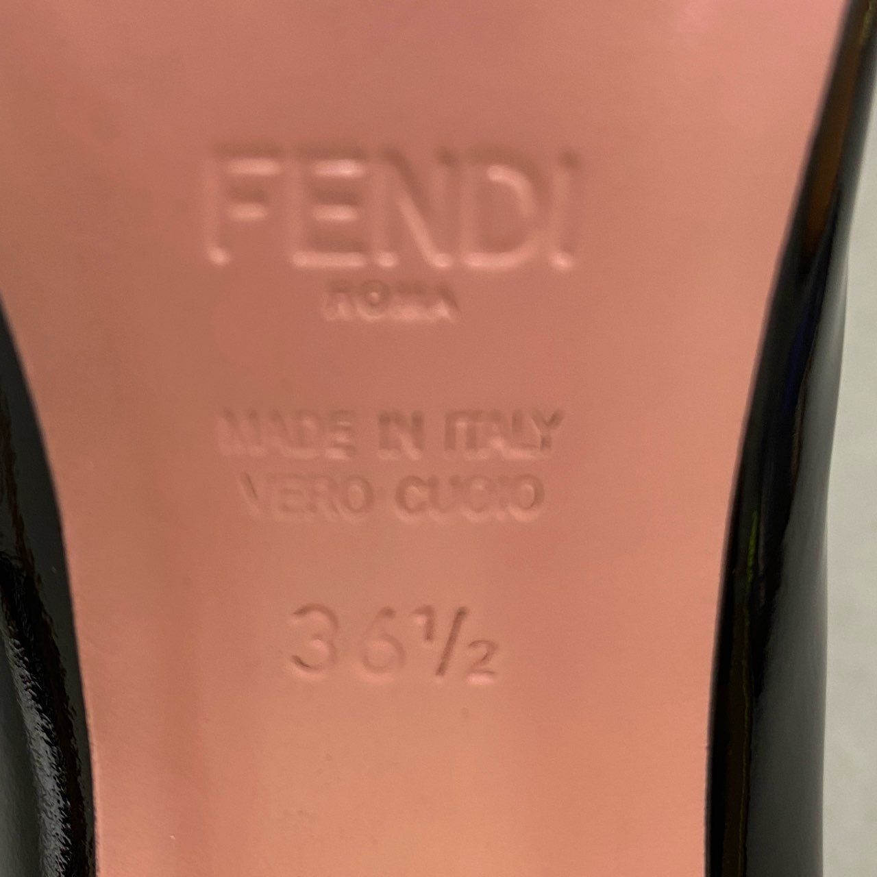 5f2 FENDI フェンディ パテントレザー ヒールパンプス 36 1/2 ブラック エナメル イタリア製 シューズ