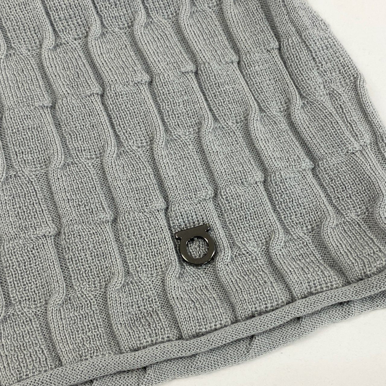 85a28 Salvatore Ferragamo サルバトーレフェラガモ ハイネックニットセーター バルーン袖 ウールシルク ロゴ金具 XLサイズ グレー レディース 女性用u02t